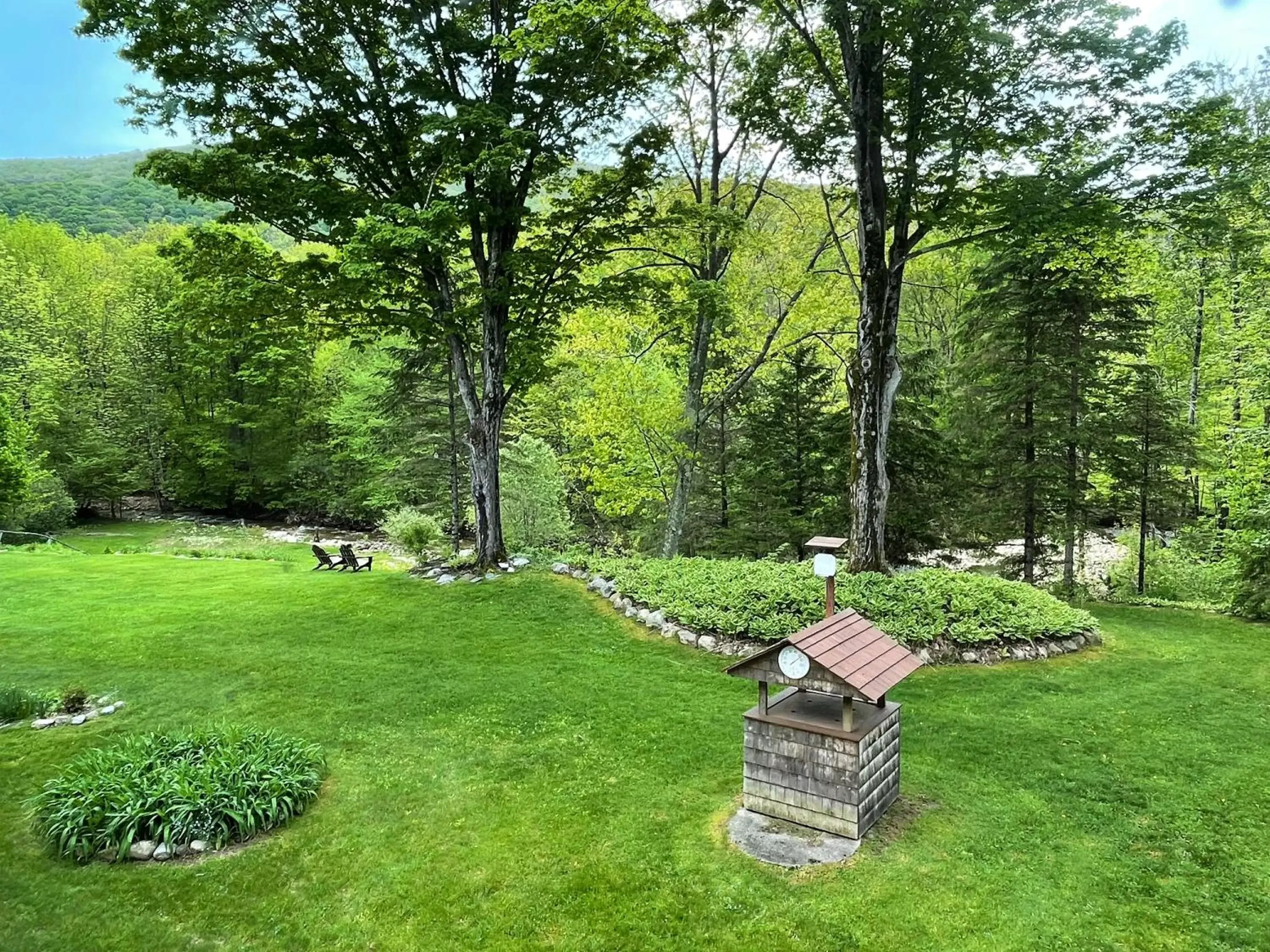 View (from property/room), Garden in Toll Road Inn