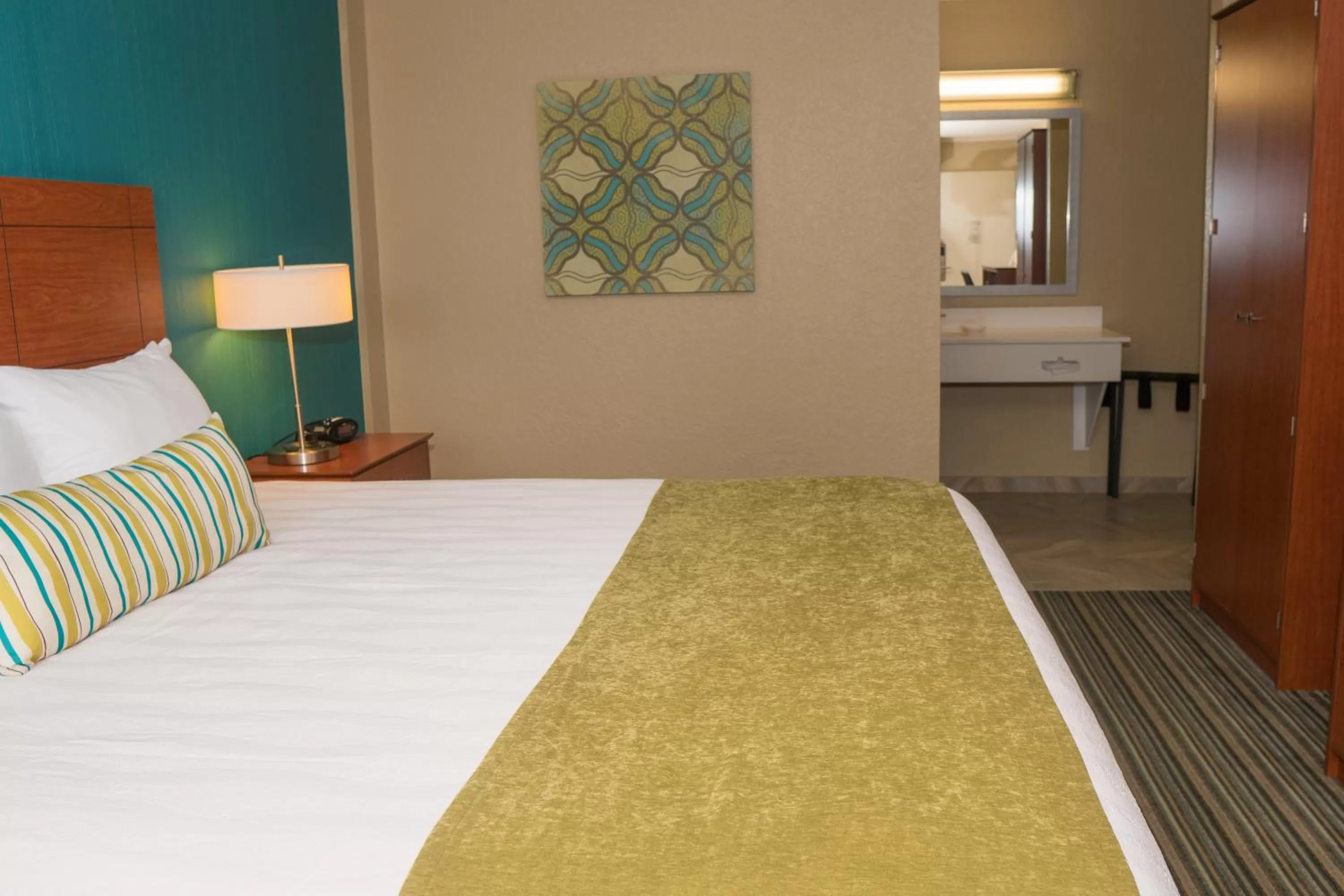 Bed in Best Western On The Bay Inn & Marina