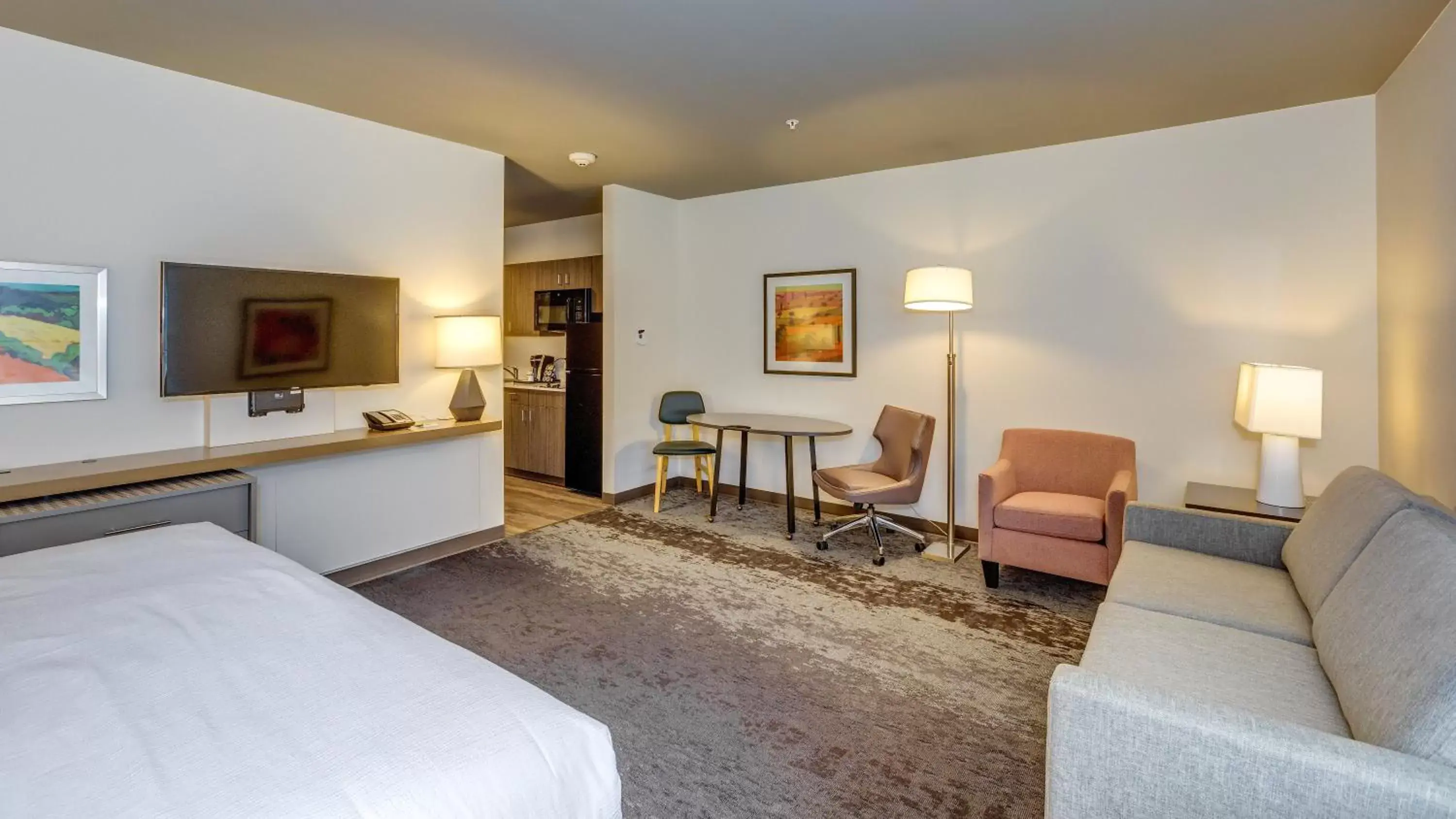 Photo of the whole room, Seating Area in Holiday Inn Bellingham, an IHG Hotel