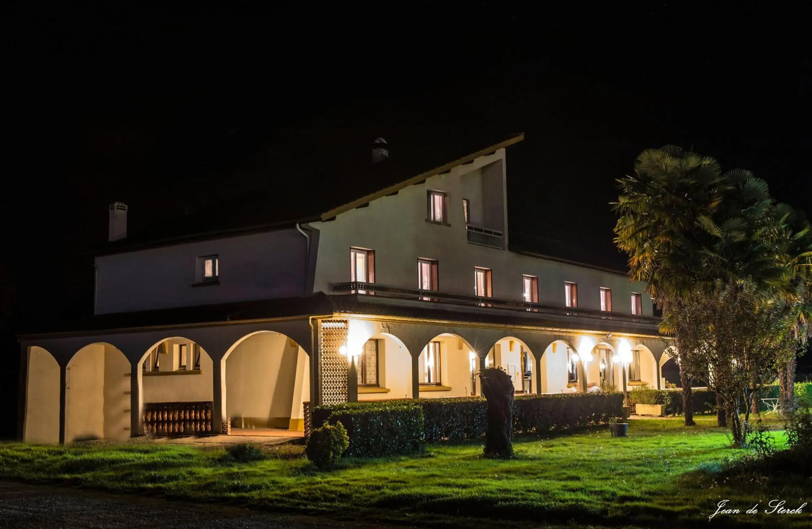 Property Building in Logis Hotel le Pont d'Arcole