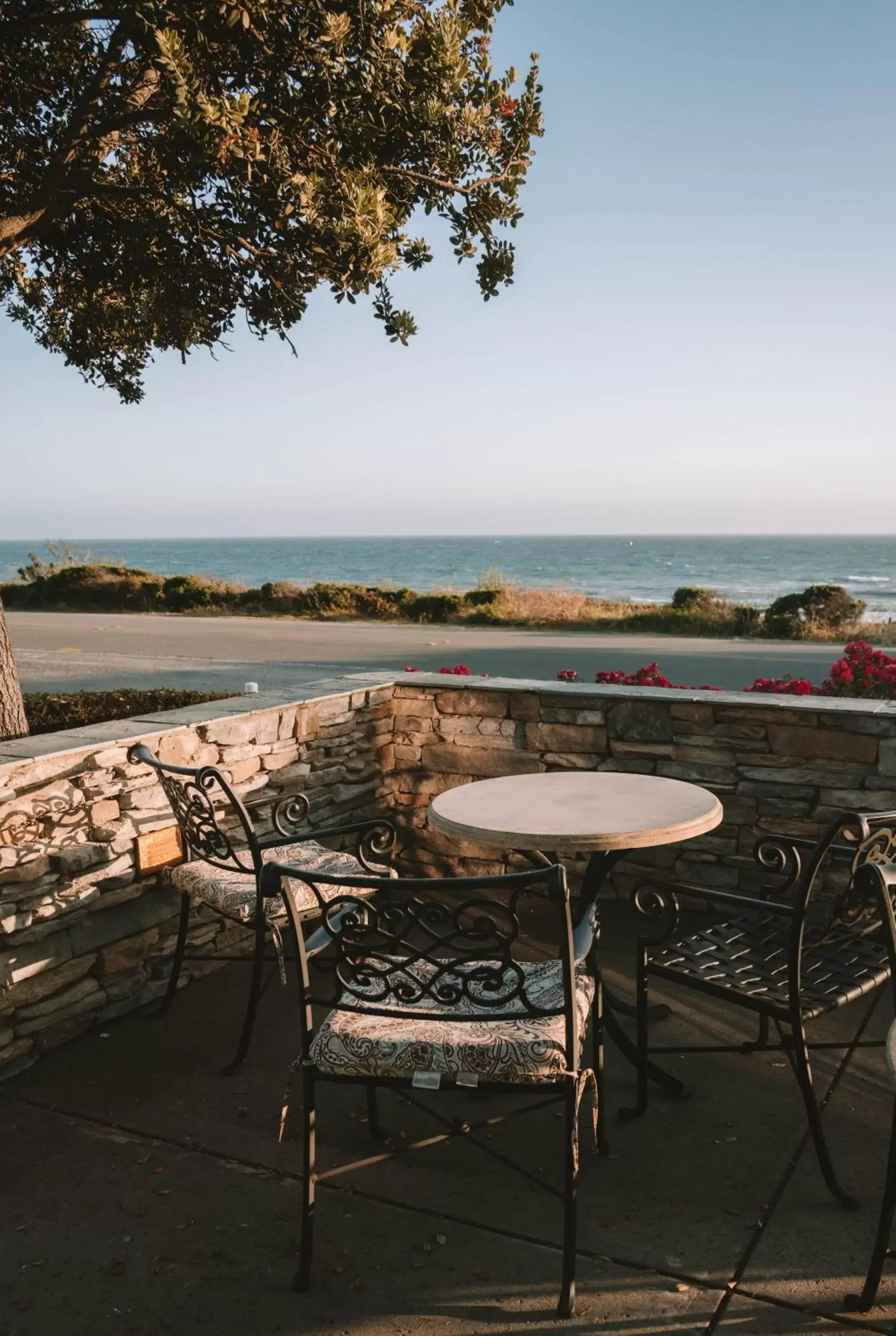 Property building in Fireside Inn on Moonstone Beach