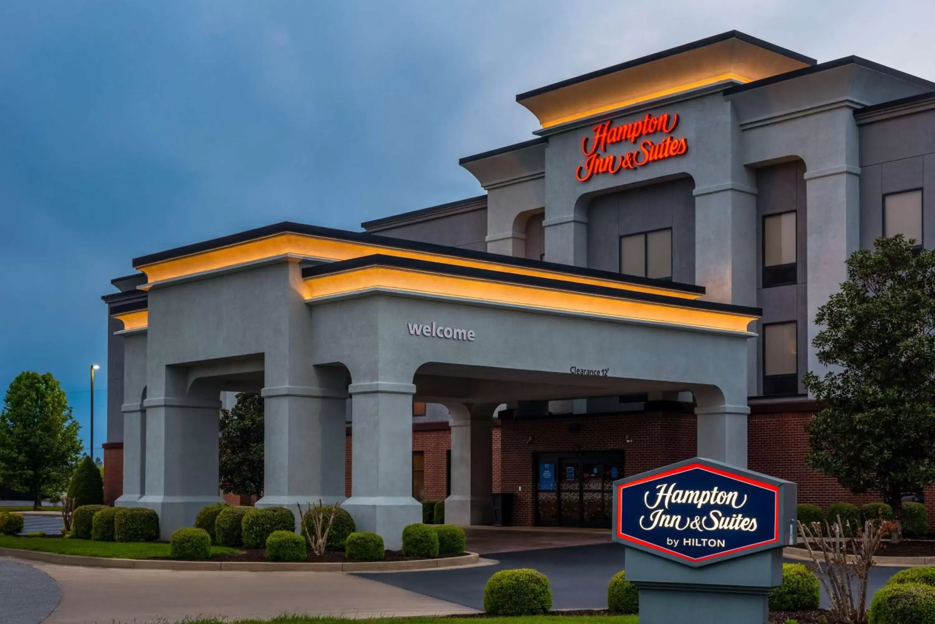 Property building in Hampton Inn & Suites Hopkinsville Property building in Hampton Inn & Suites Hopkinsville