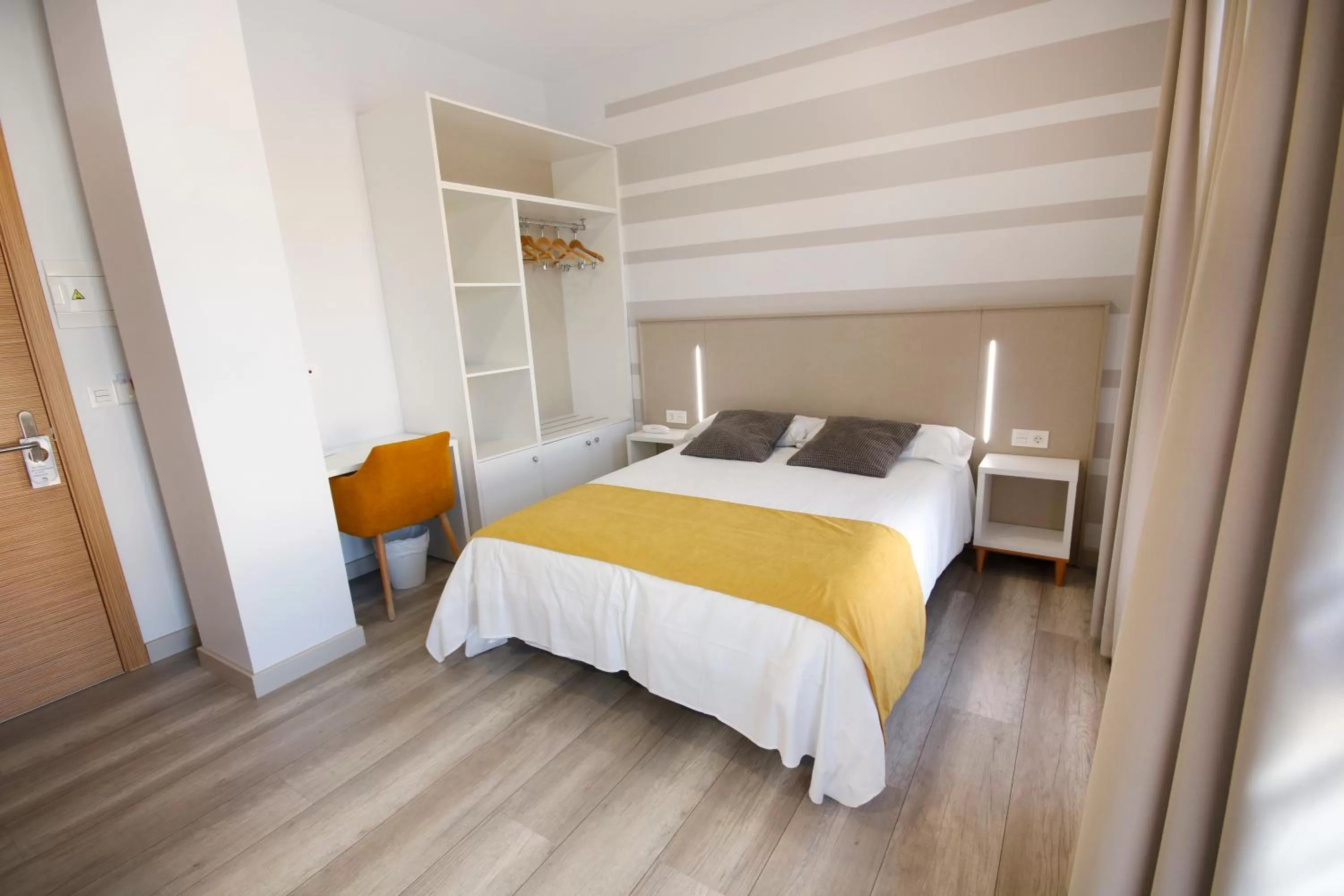 Photo of the whole room, Bed in Hotel Leo