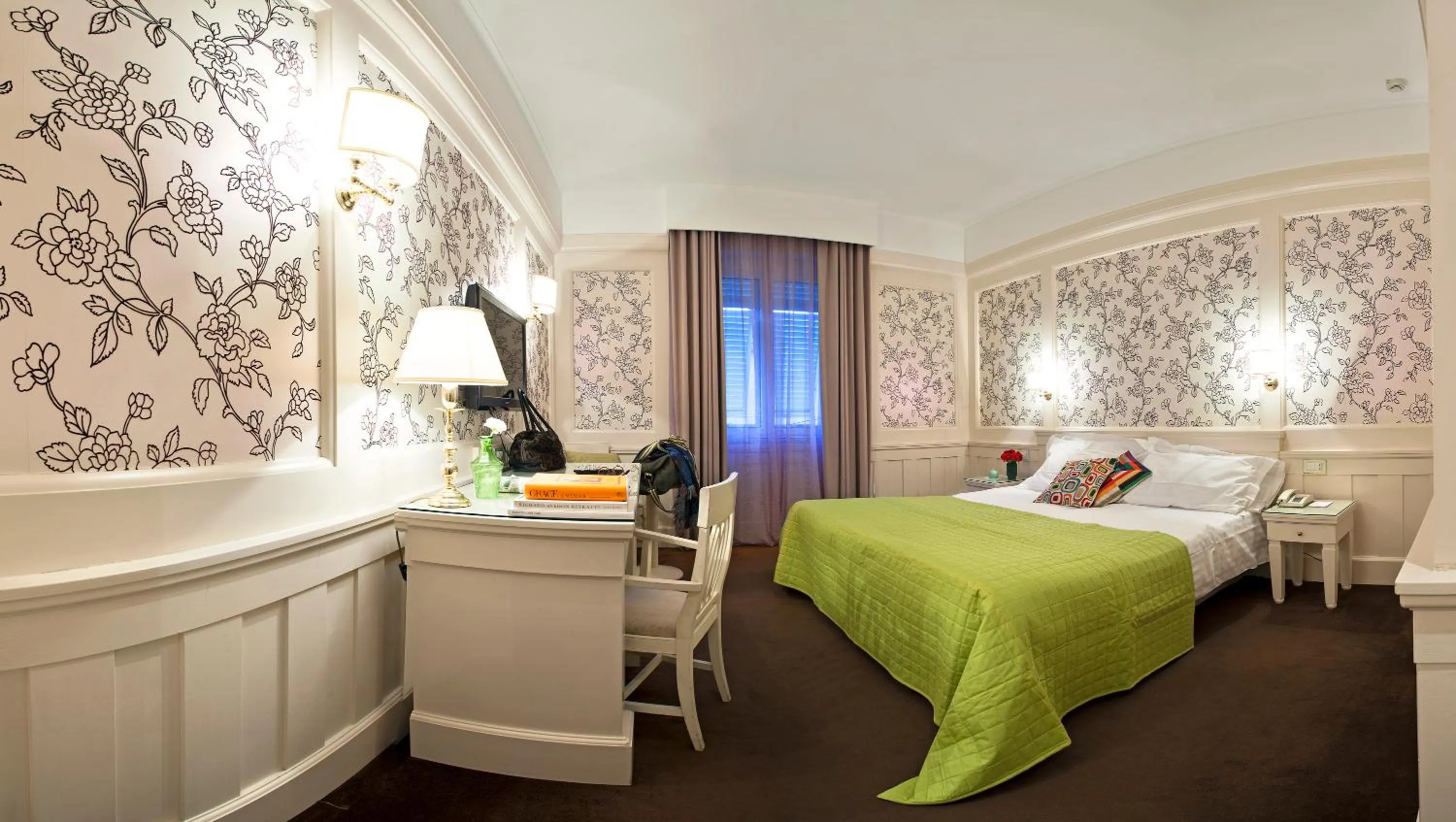 Bedroom, Bed in Europa Hotel Design Spa 1877