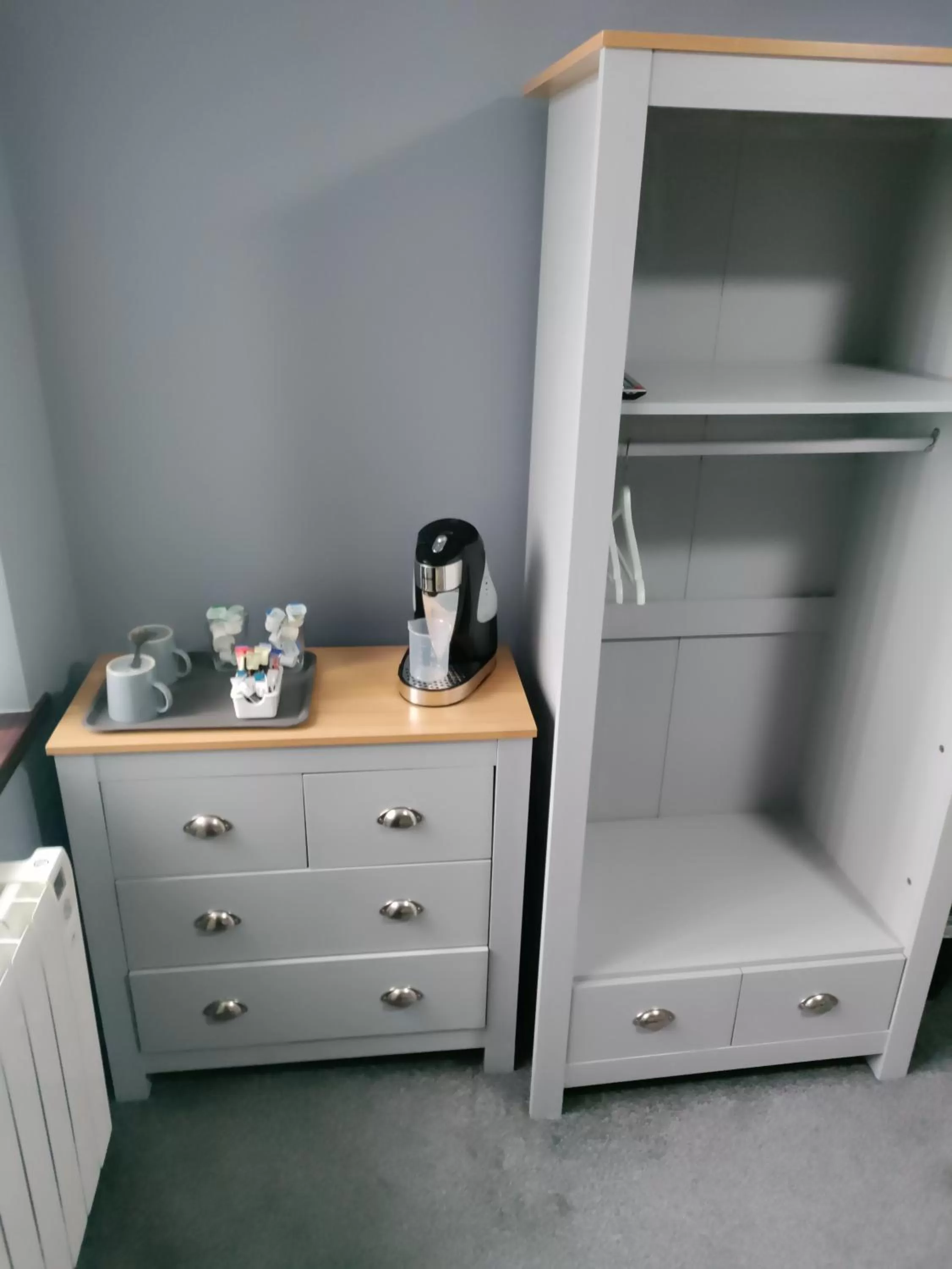 wardrobe in Harleys Inn