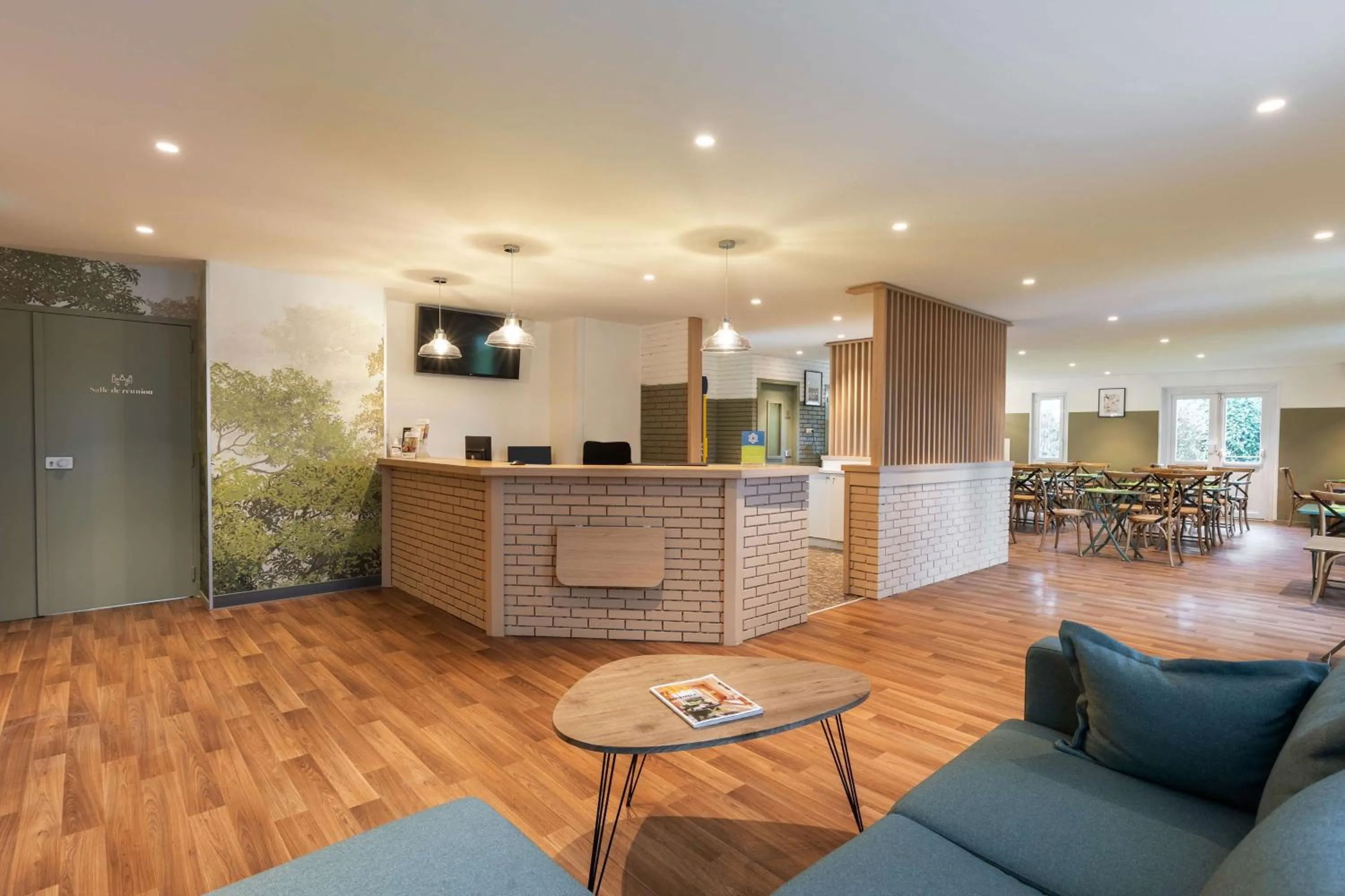 Lobby or reception in Sure Hotel by Best Western Plaisir