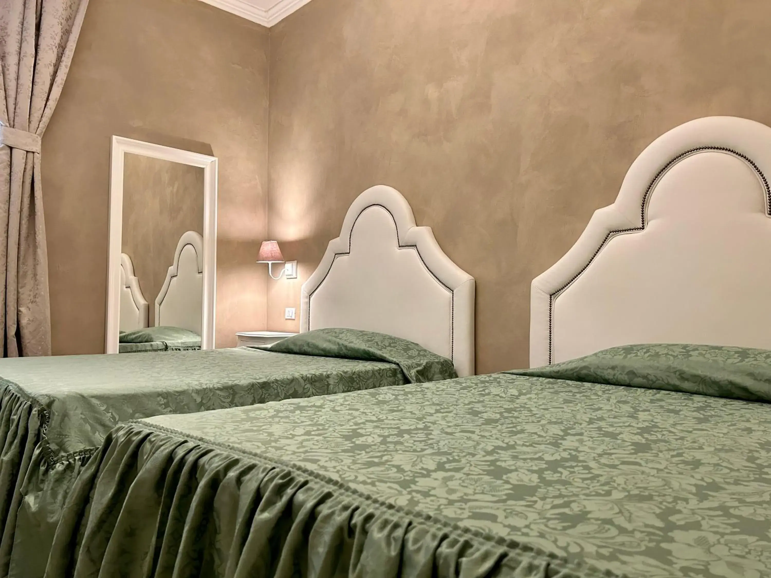 Bed in Boutique Hotel Calais Milano