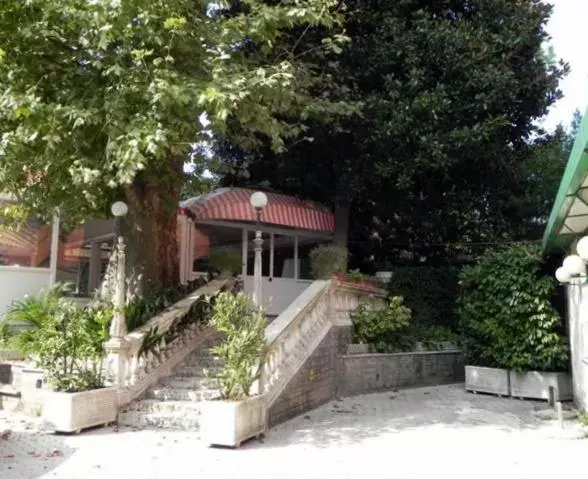 Garden, Property Building in Hotel Villa Robinia