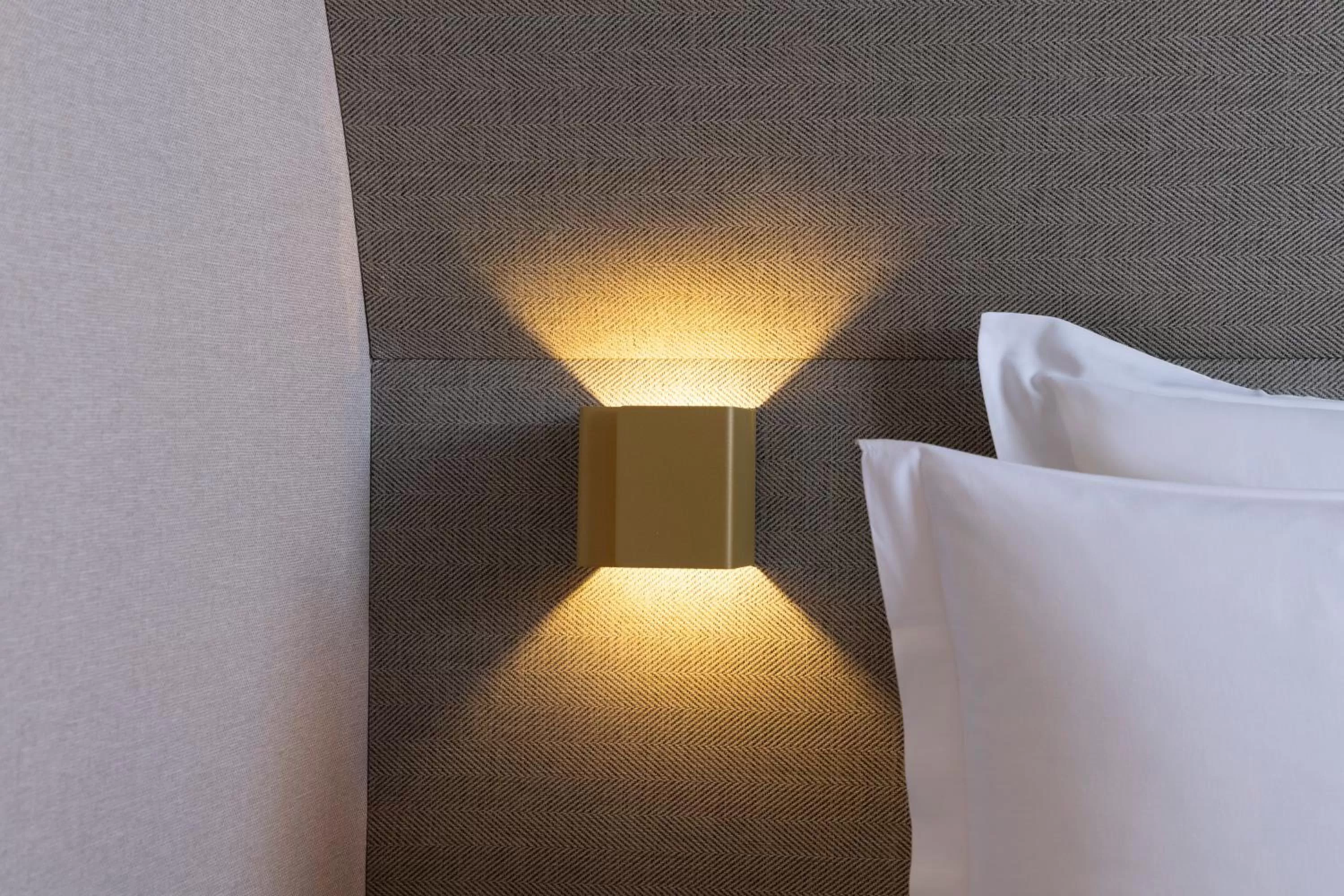 Bedroom, Bed in Hôtel Beige