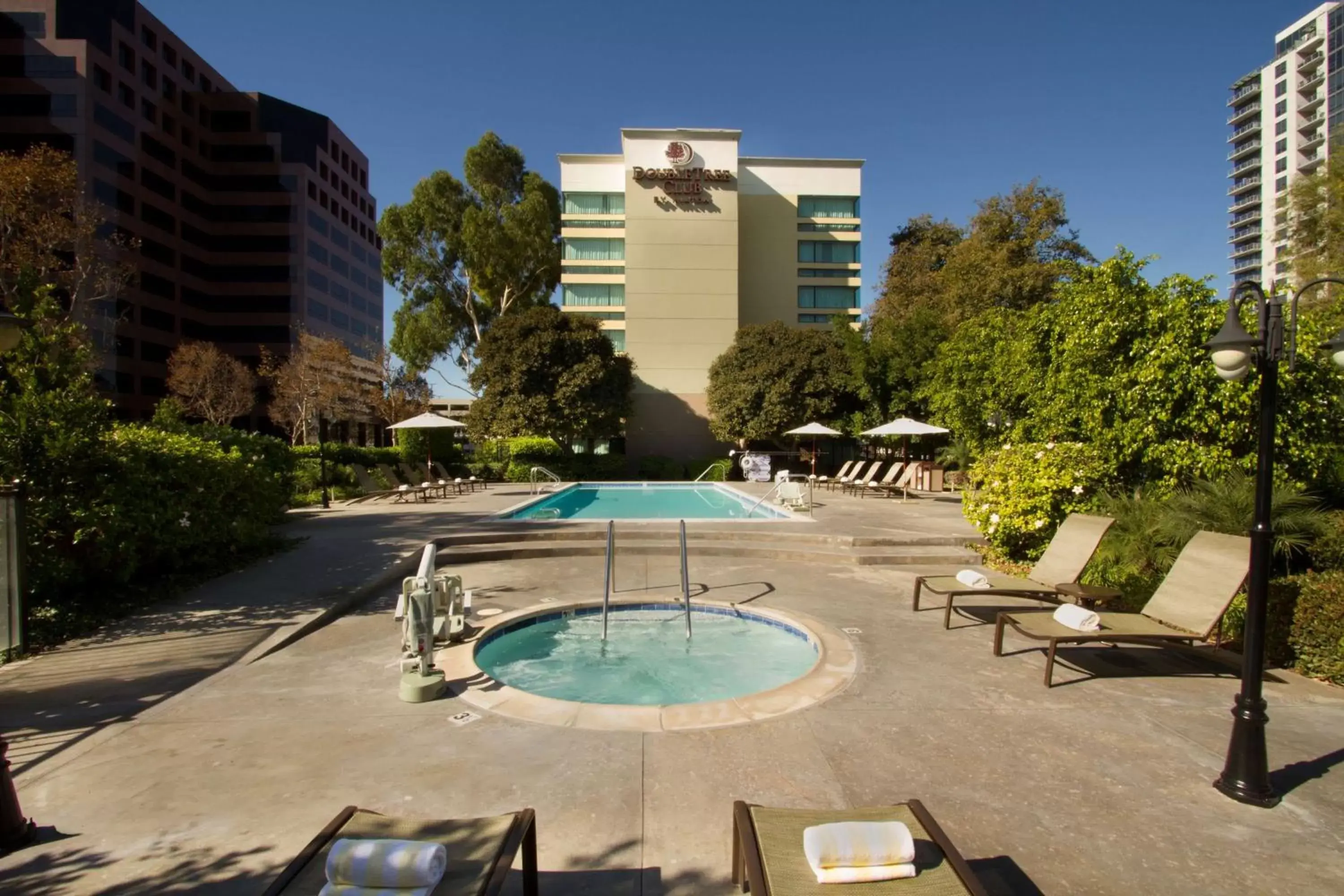 Pool view, Swimming Pool in DoubleTree by Hilton Orange County Airport