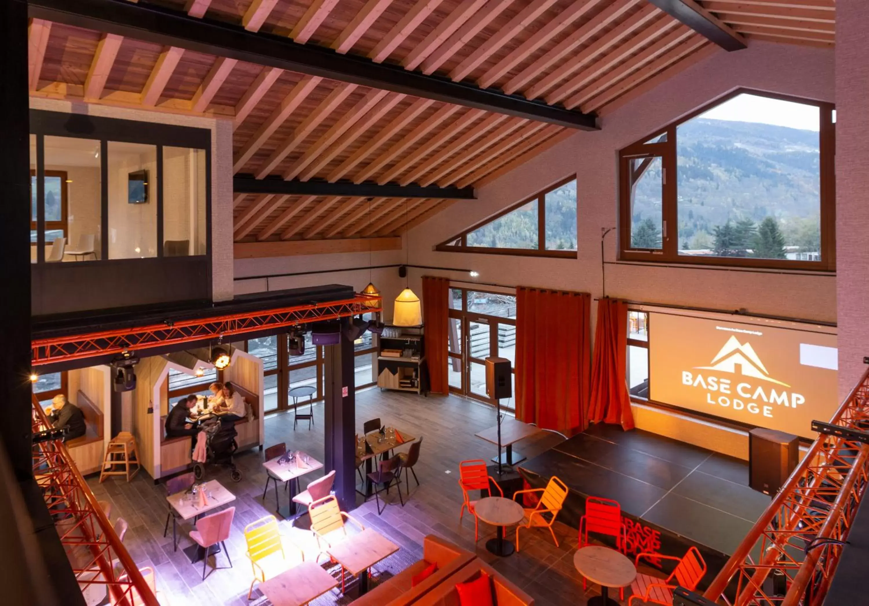 Restaurant/Places to Eat in Hotel Base Camp Lodge - Bourg Saint Maurice