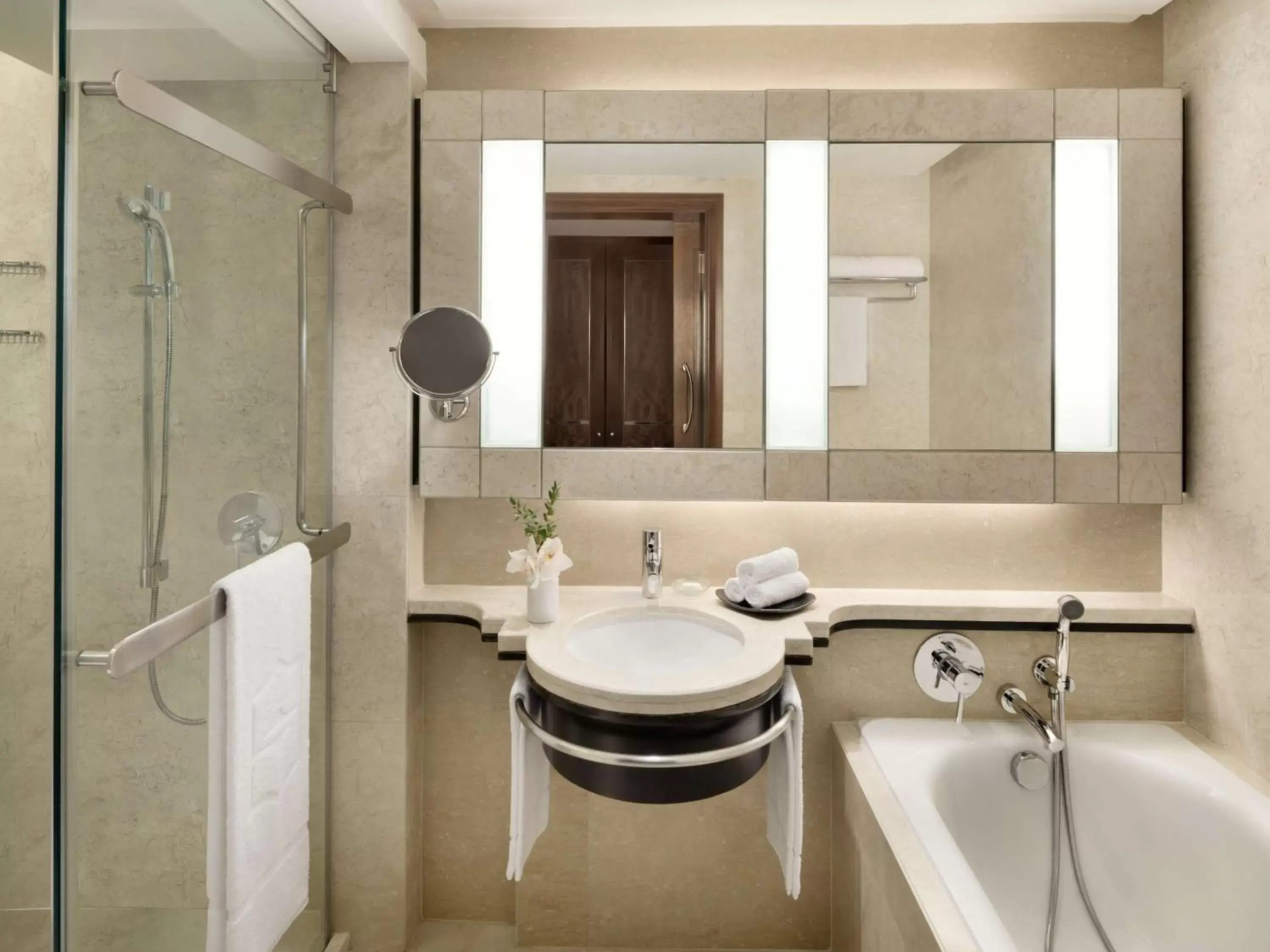 Bedroom, Bathroom in Shangri-La Kuala Lumpur