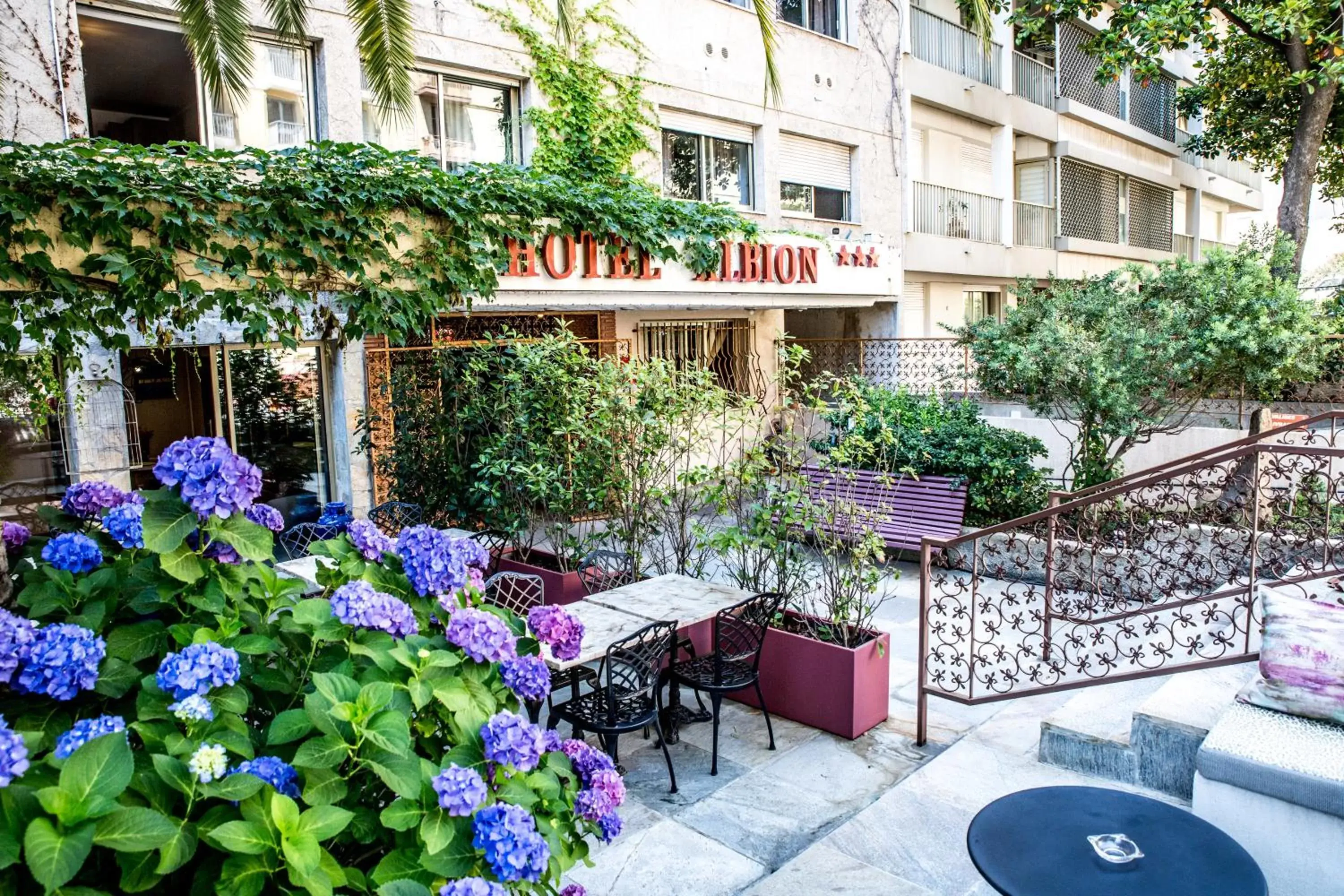 Patio, Property Building in Hôtel Albion