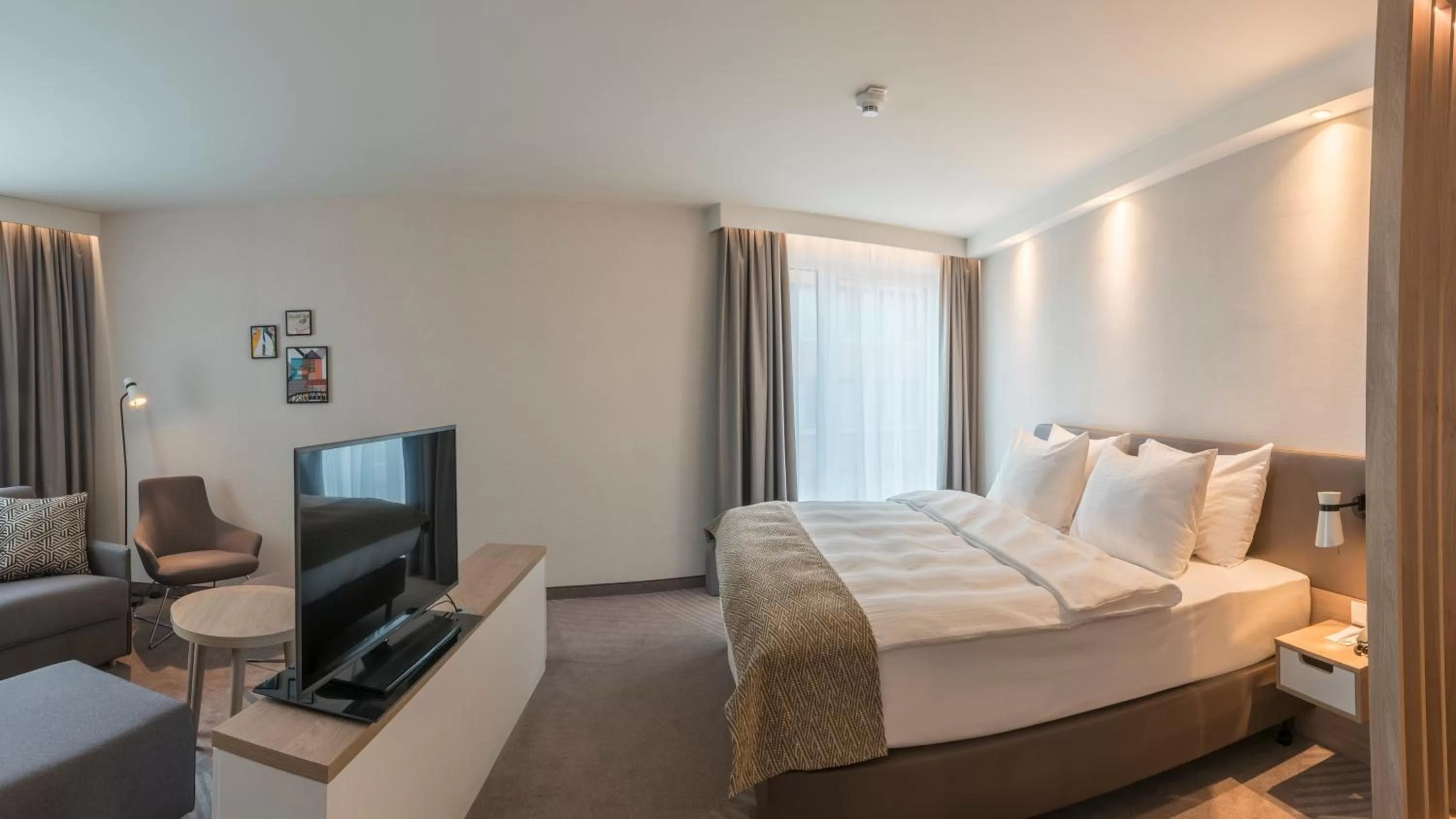 Bedroom, Bed in Holiday Inn - Hamburg - Berliner Tor by IHG