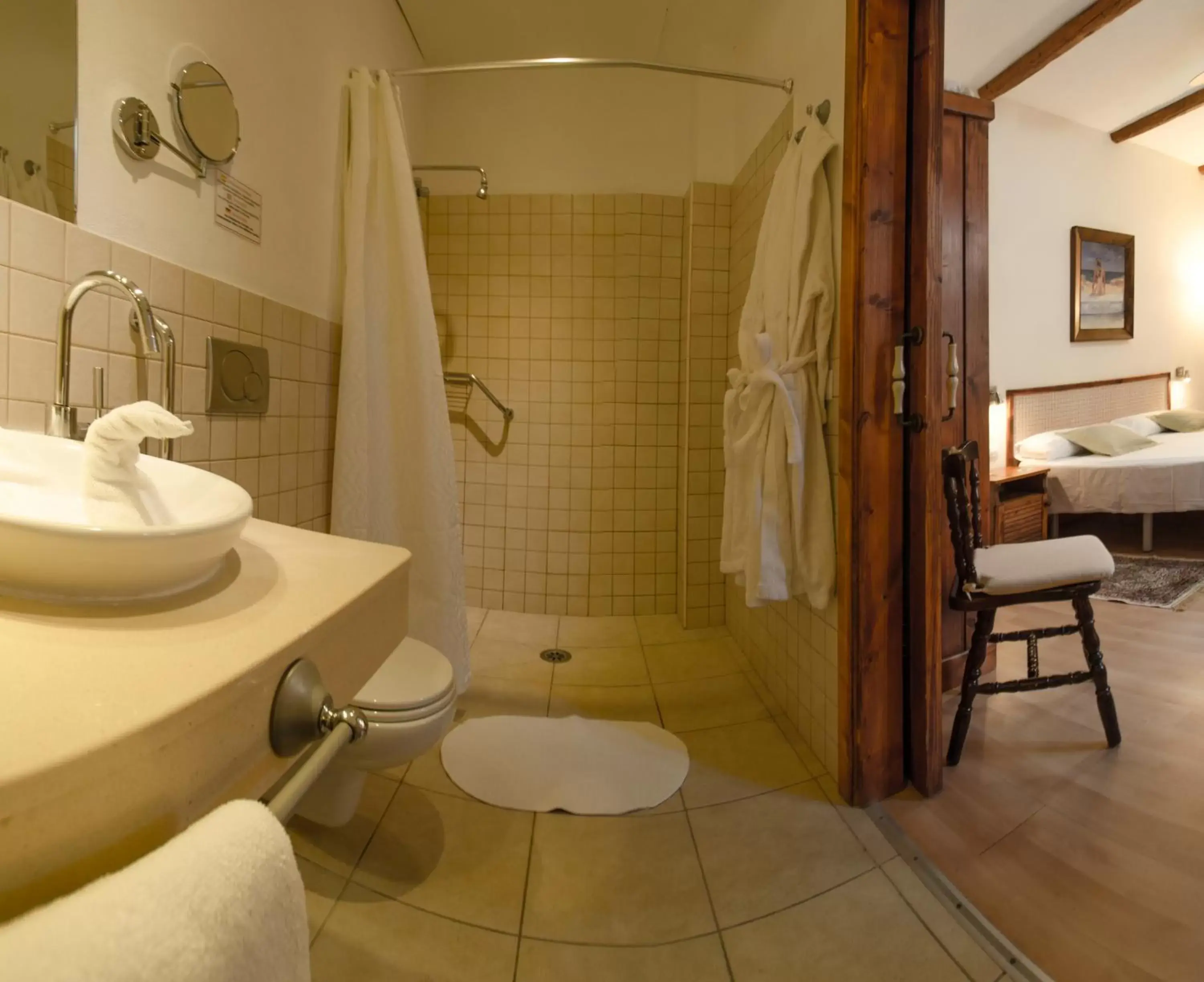 Facility for disabled guests, Bathroom in Gara Hotel