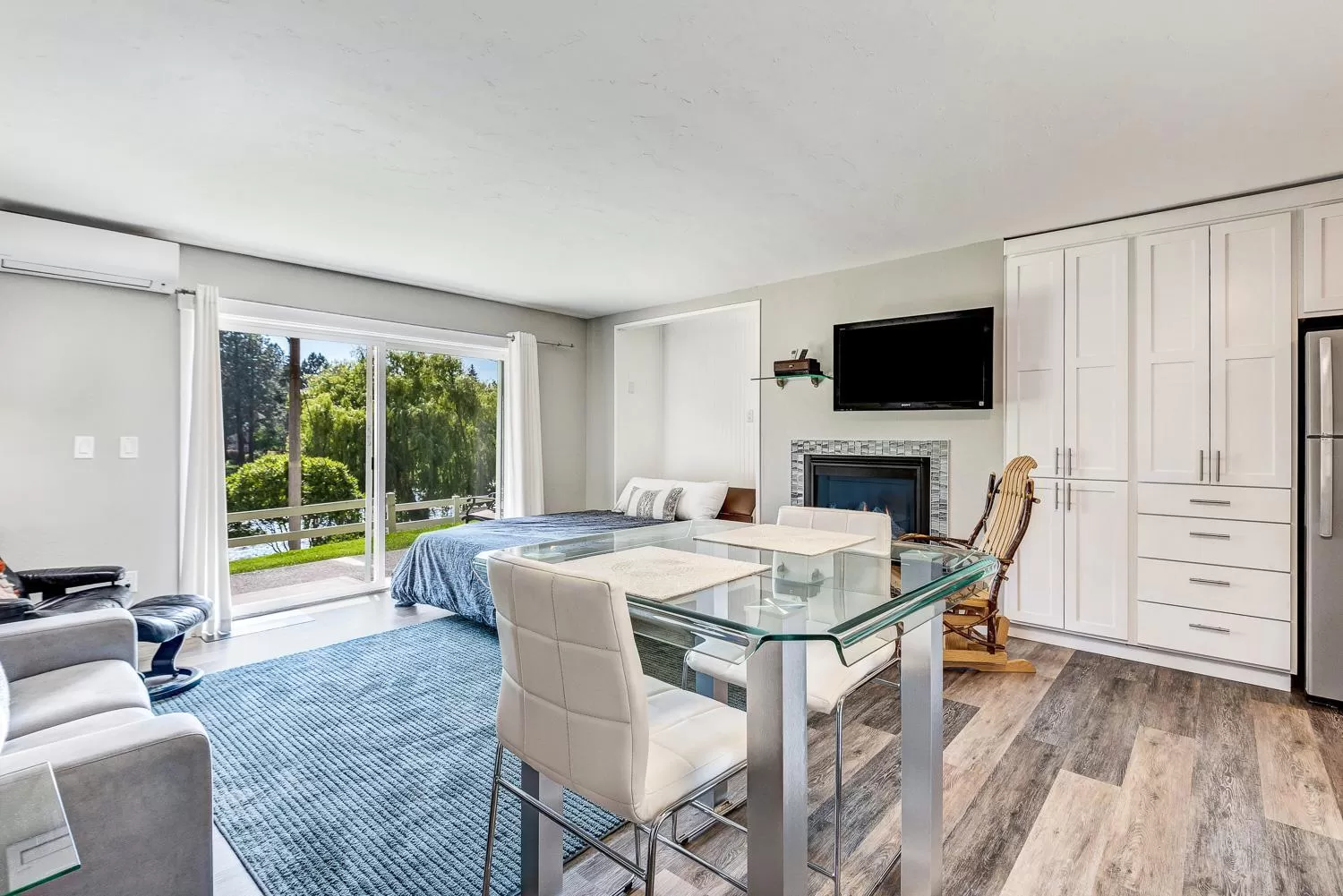 Living room, Dining Area in Bend Riverside Condos