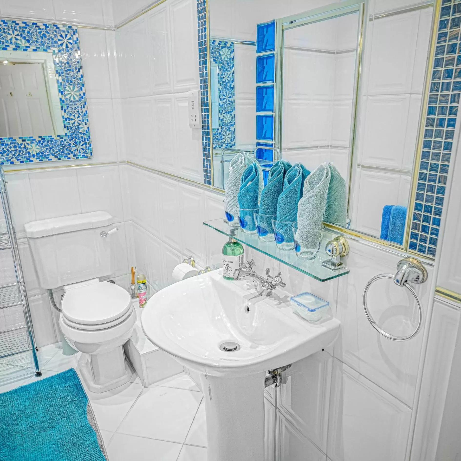 Shower in Dawson Place, Juliette's Bed and Breakfast