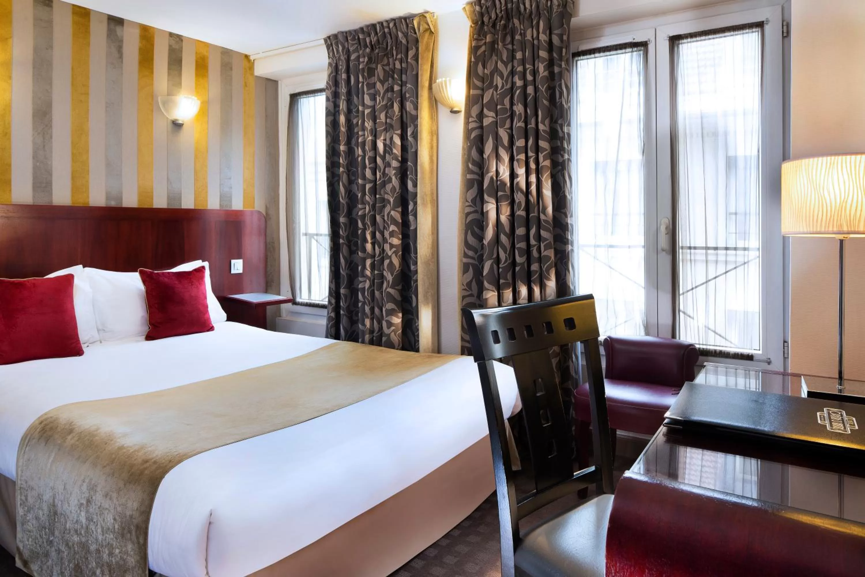 Bedroom, Bed in Hotel Opéra d'Antin