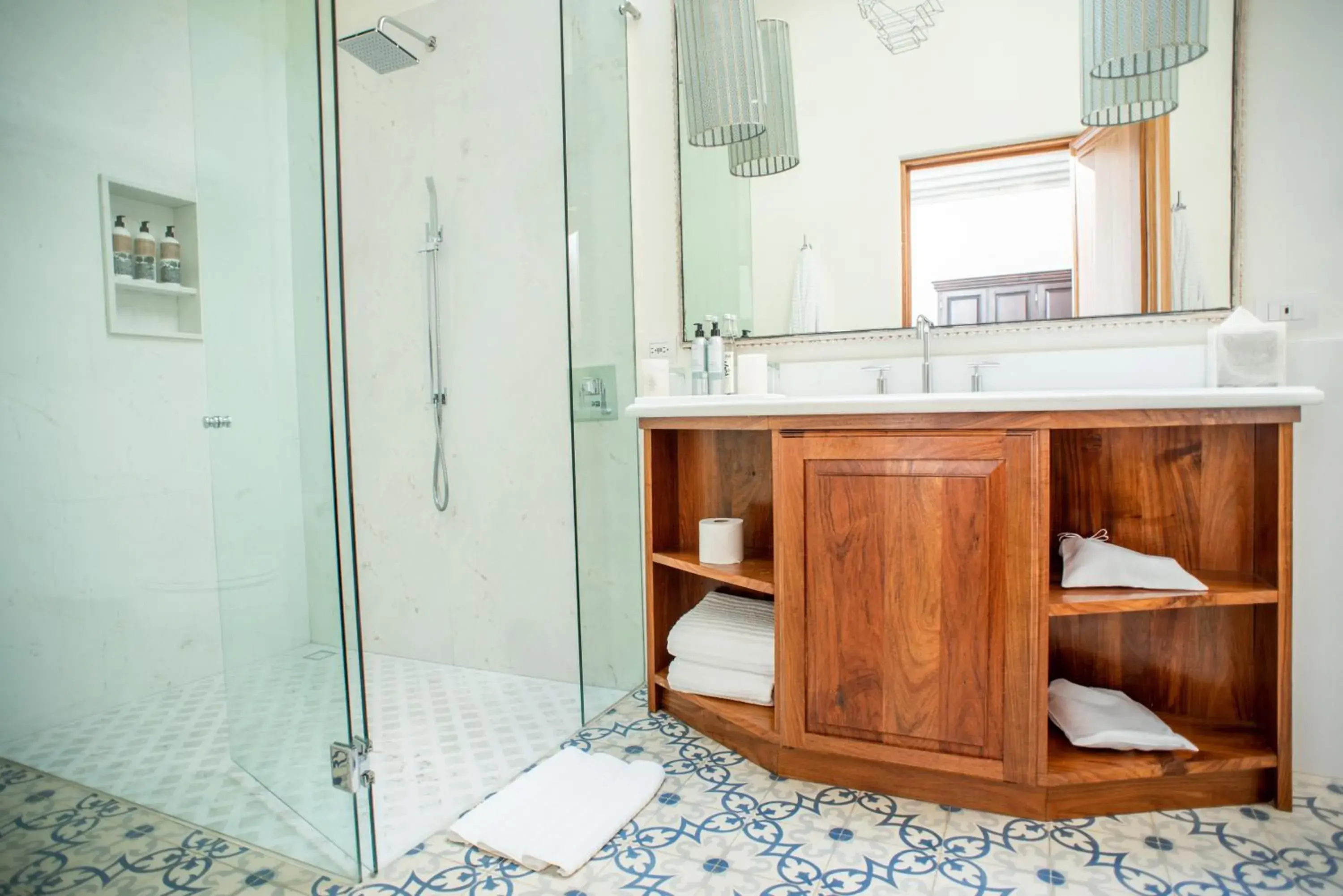 Bathroom in HOTEL CASA BLANCA 7