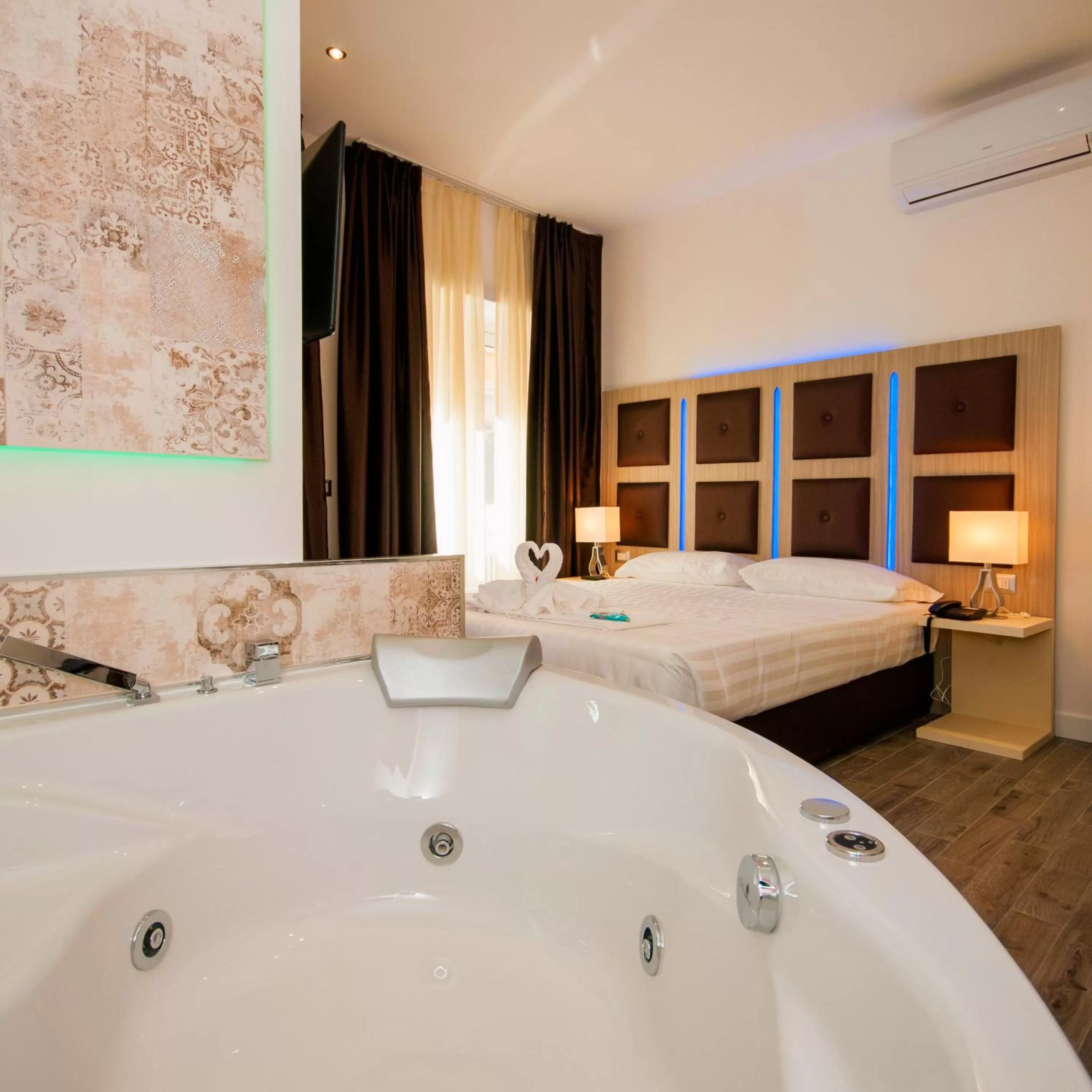 Hot Tub, Bathroom in Vatican Relais Rome Suite