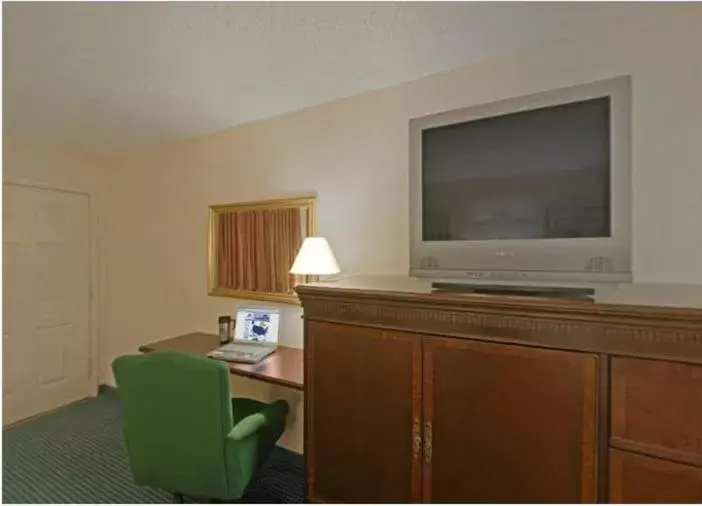 Photo of the whole room, TV/Entertainment Center in Americas Best Value Inn Laredo