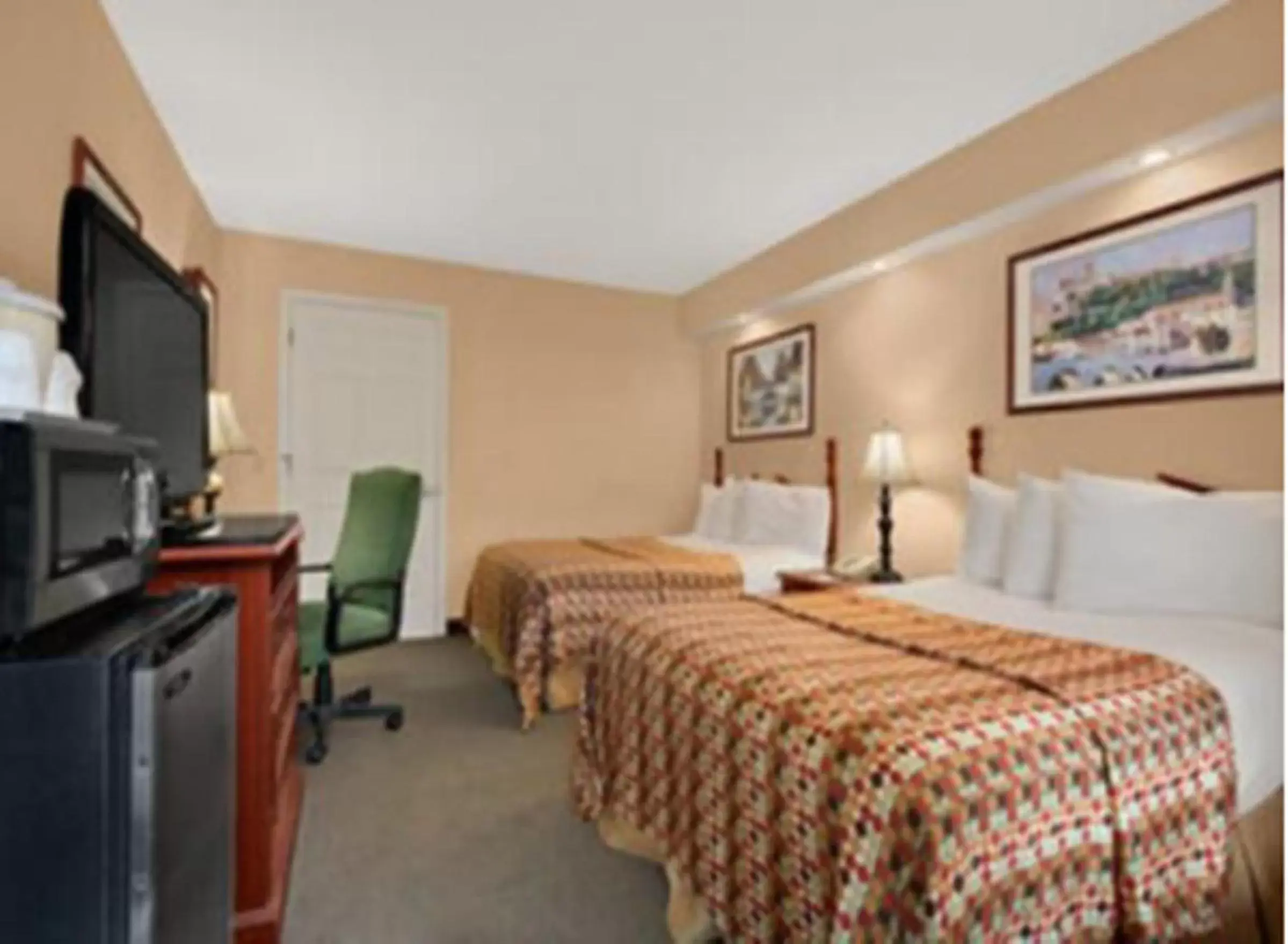 Photo of the whole room, Bed in Baymont by Wyndham Sanford