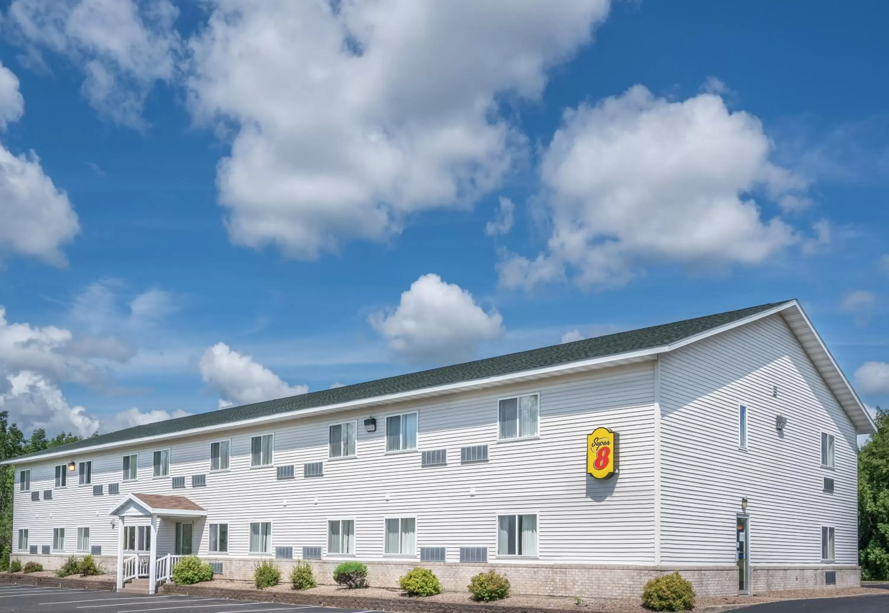 Property building in Super 8 by Wyndham Phillips Property building in Super 8 by Wyndham Phillips