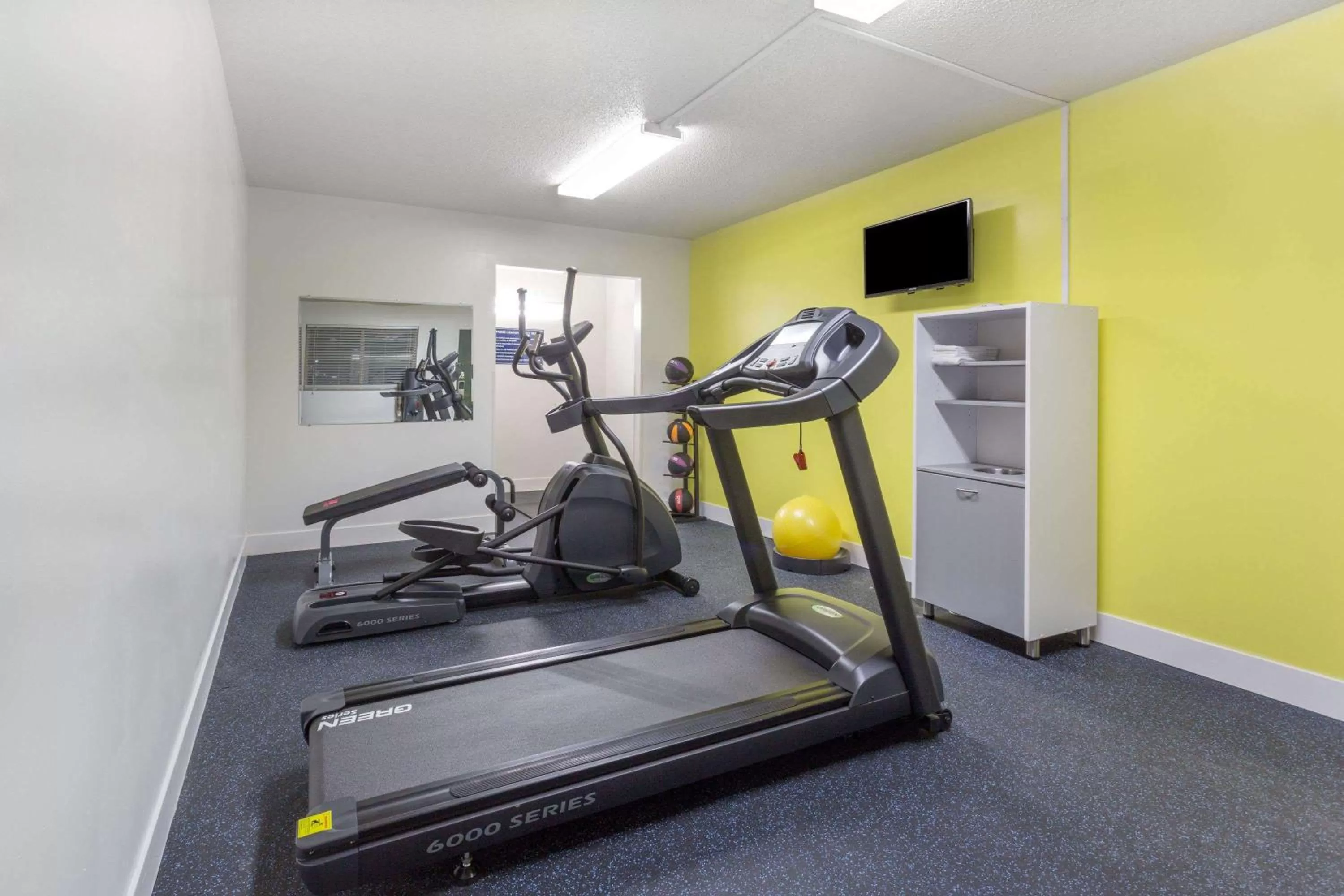 Fitness centre/facilities in Days Inn by Wyndham Paxton