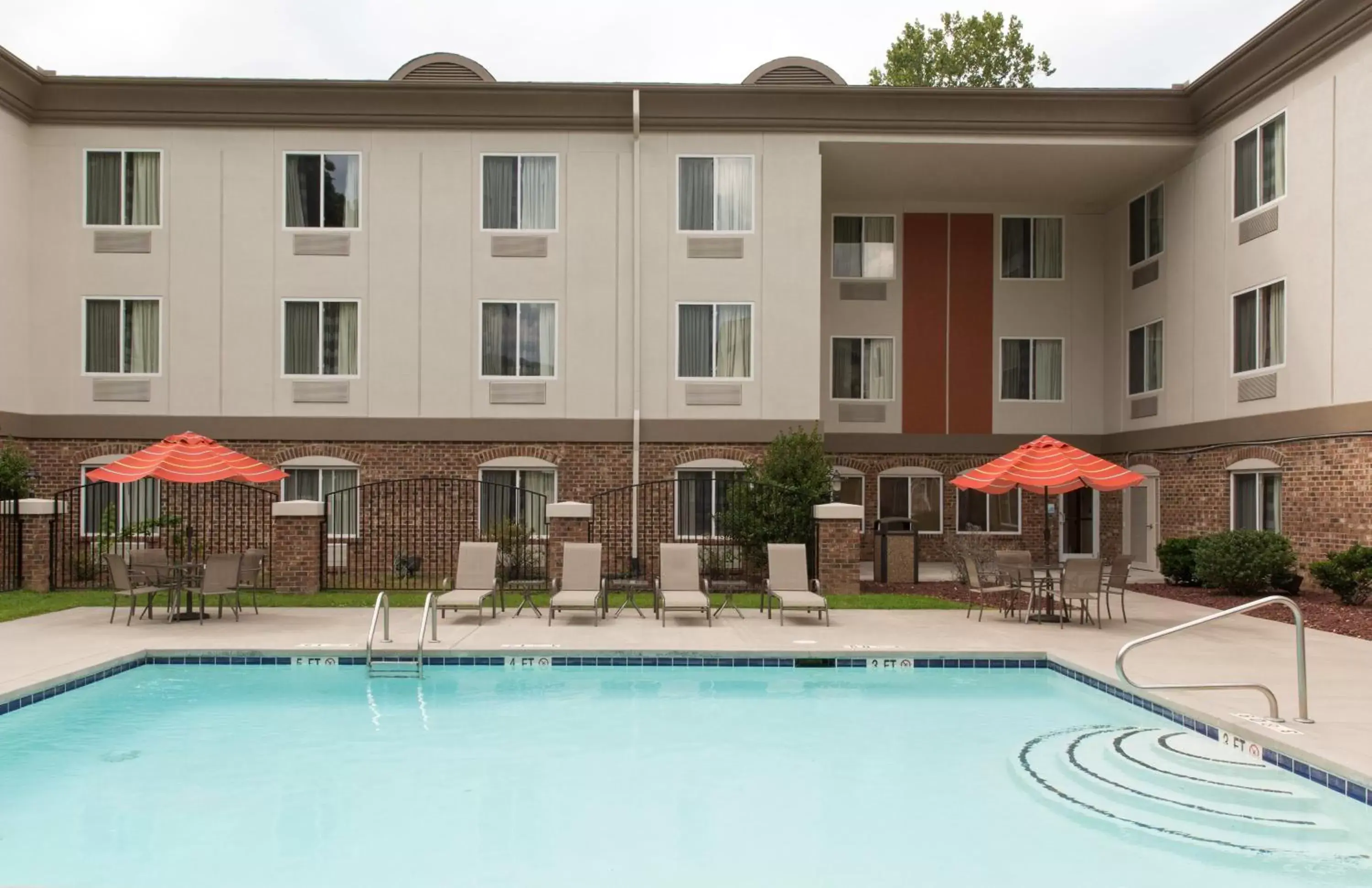 Swimming Pool in Holiday Inn Express Hotel & Suites Cherokee-Casino, an IHG Hotel