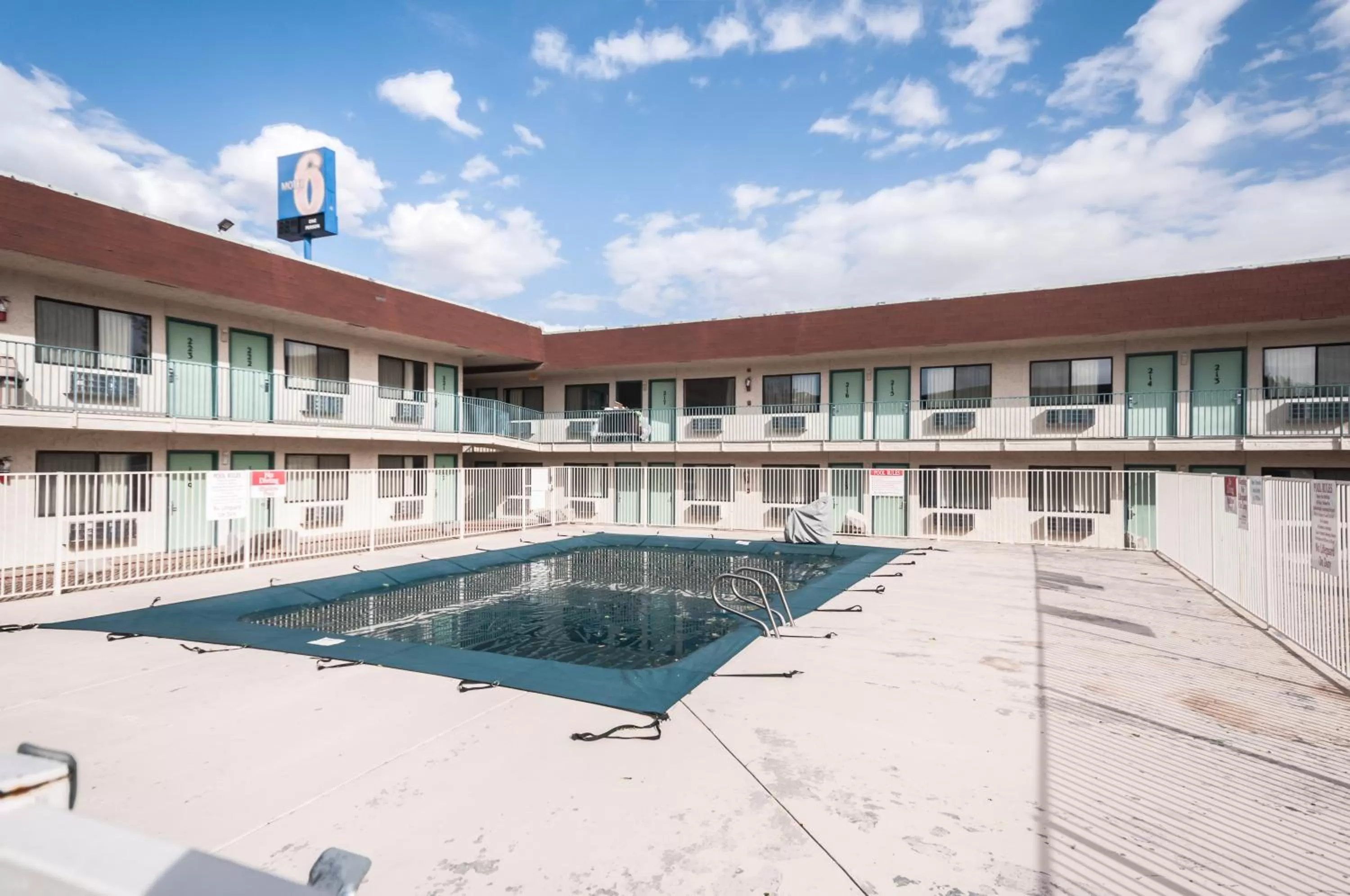 Swimming pool in Motel 6-Green River, UT