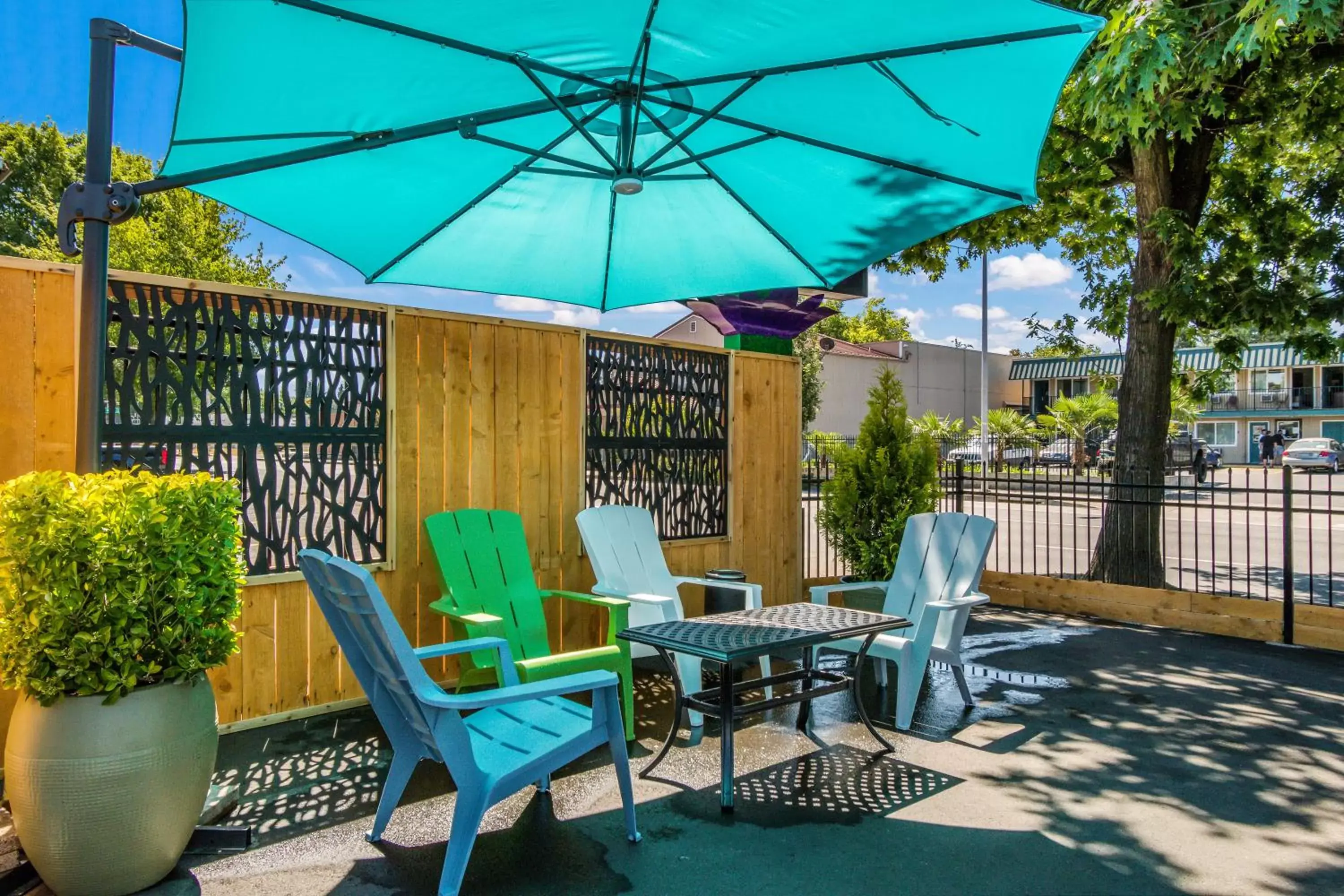 Seating area in Signature Inn Eugene