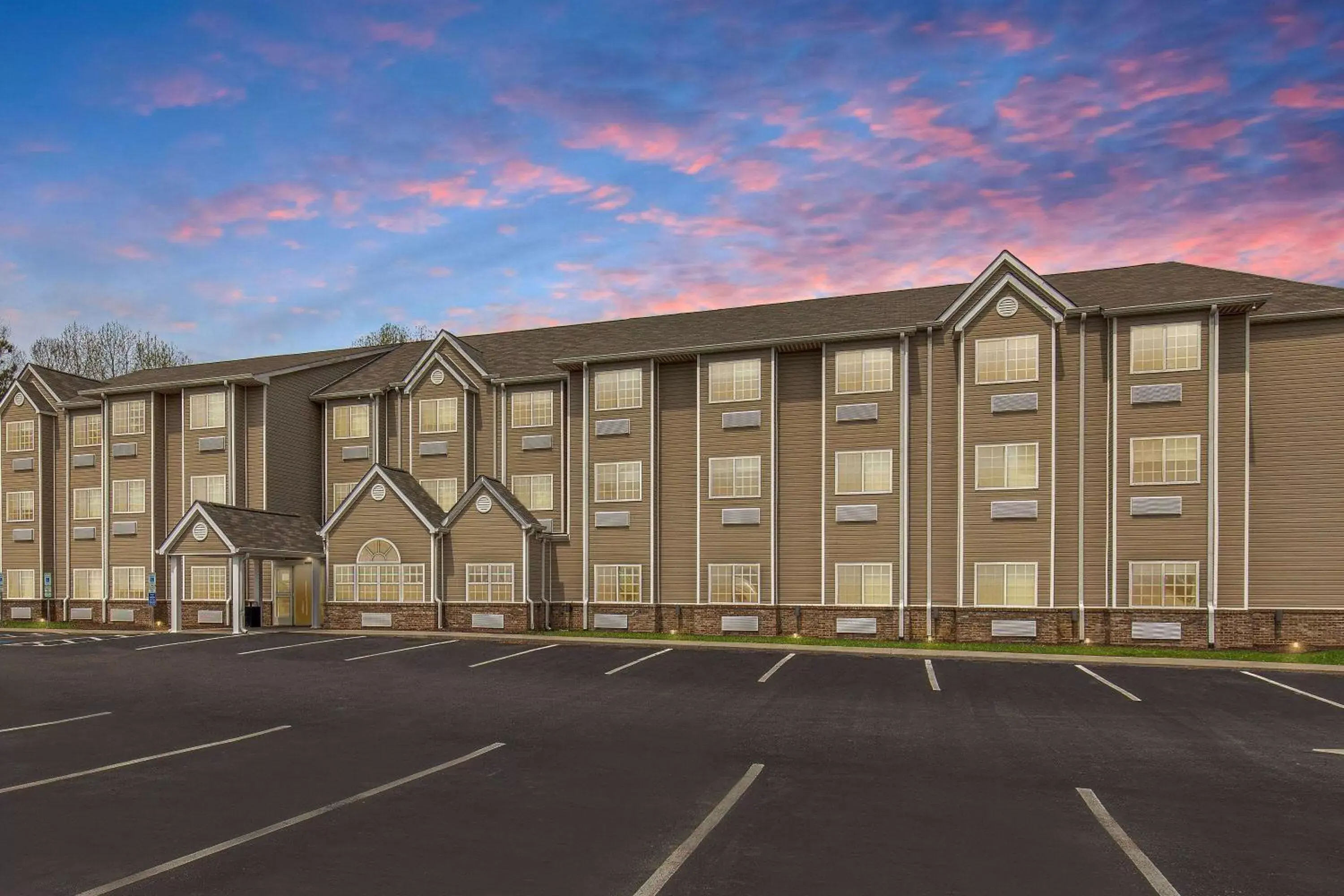 Property Building in Microtel Inn & Suites by Wyndham Manchester - Newly Renovated