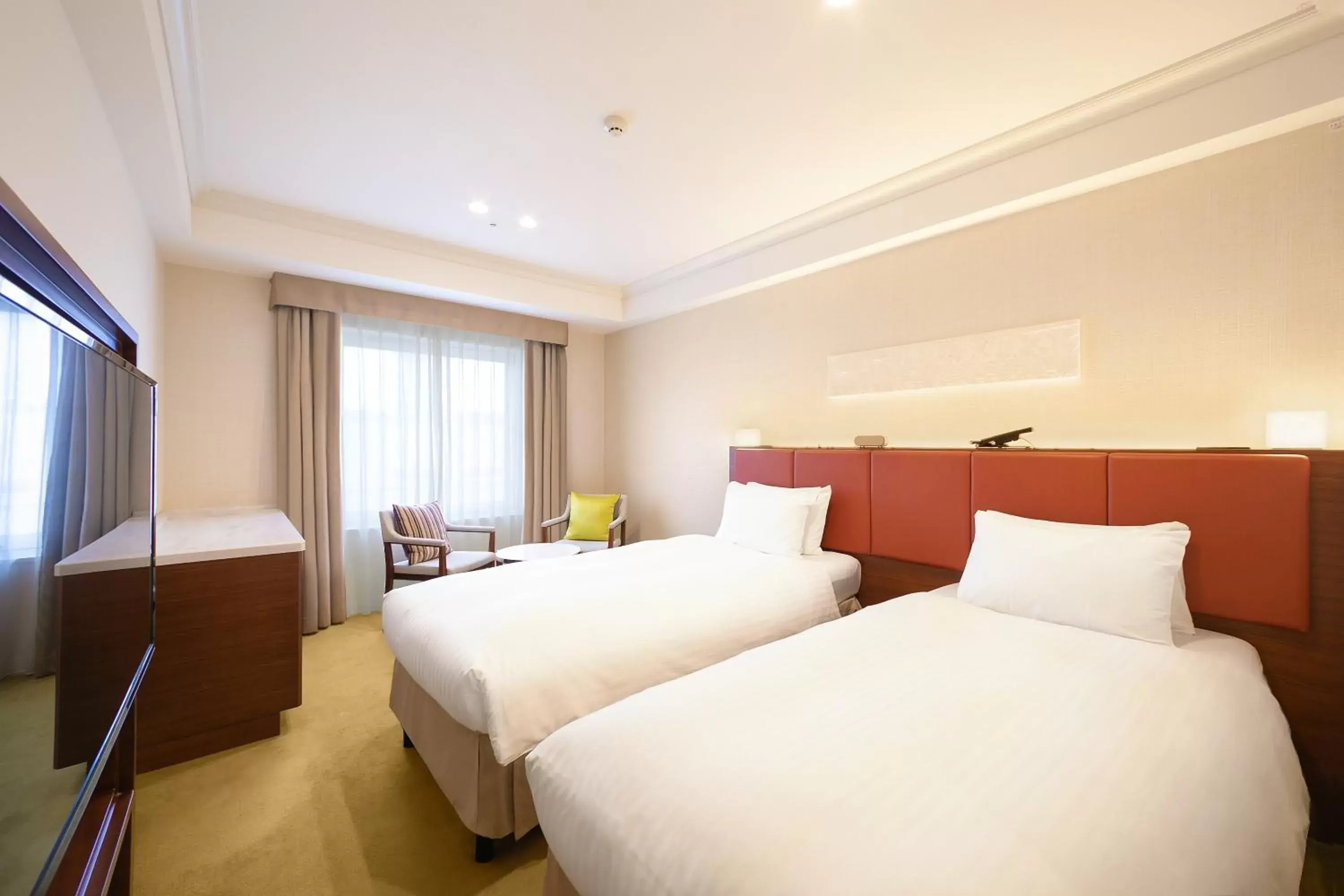 Photo of the whole room, Bed in Namba Oriental Hotel