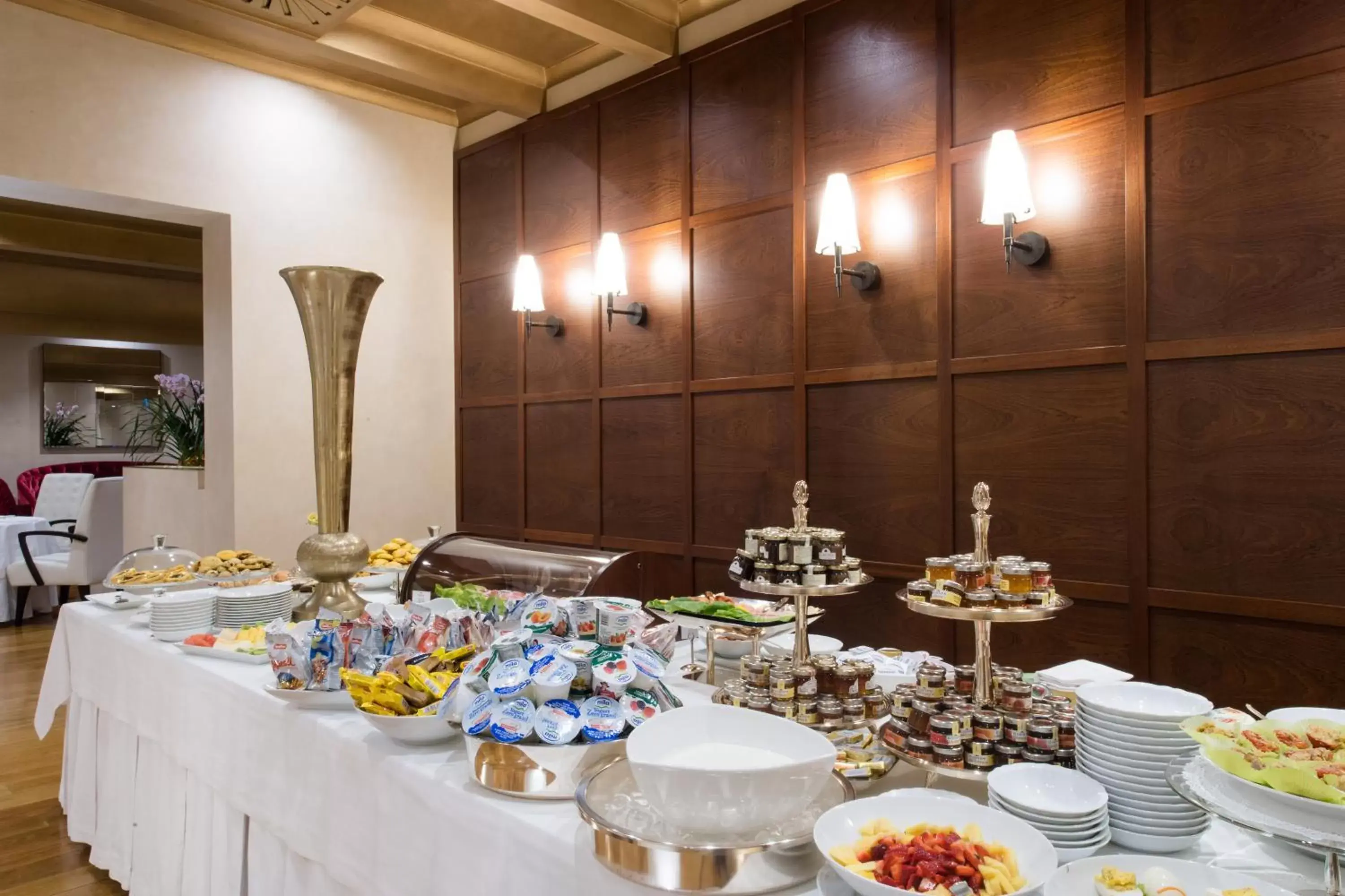 Buffet breakfast in Hotel Rua Frati 48 in San Francesco Buffet breakfast in Hotel Rua Frati 48 in San Francesco
