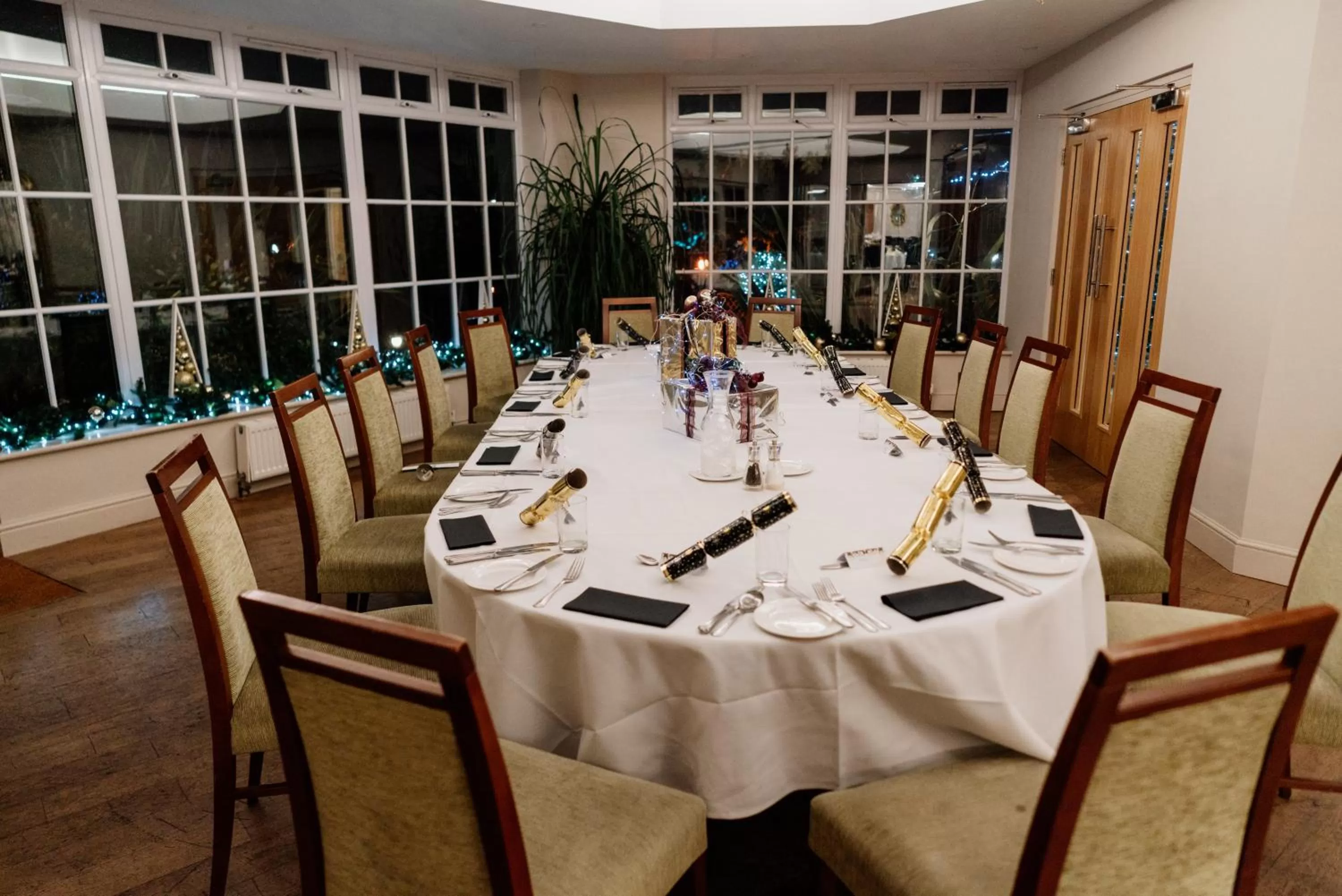 Evening entertainment in Ivy Hill Hotel, Sure Hotel Collection by Best Western