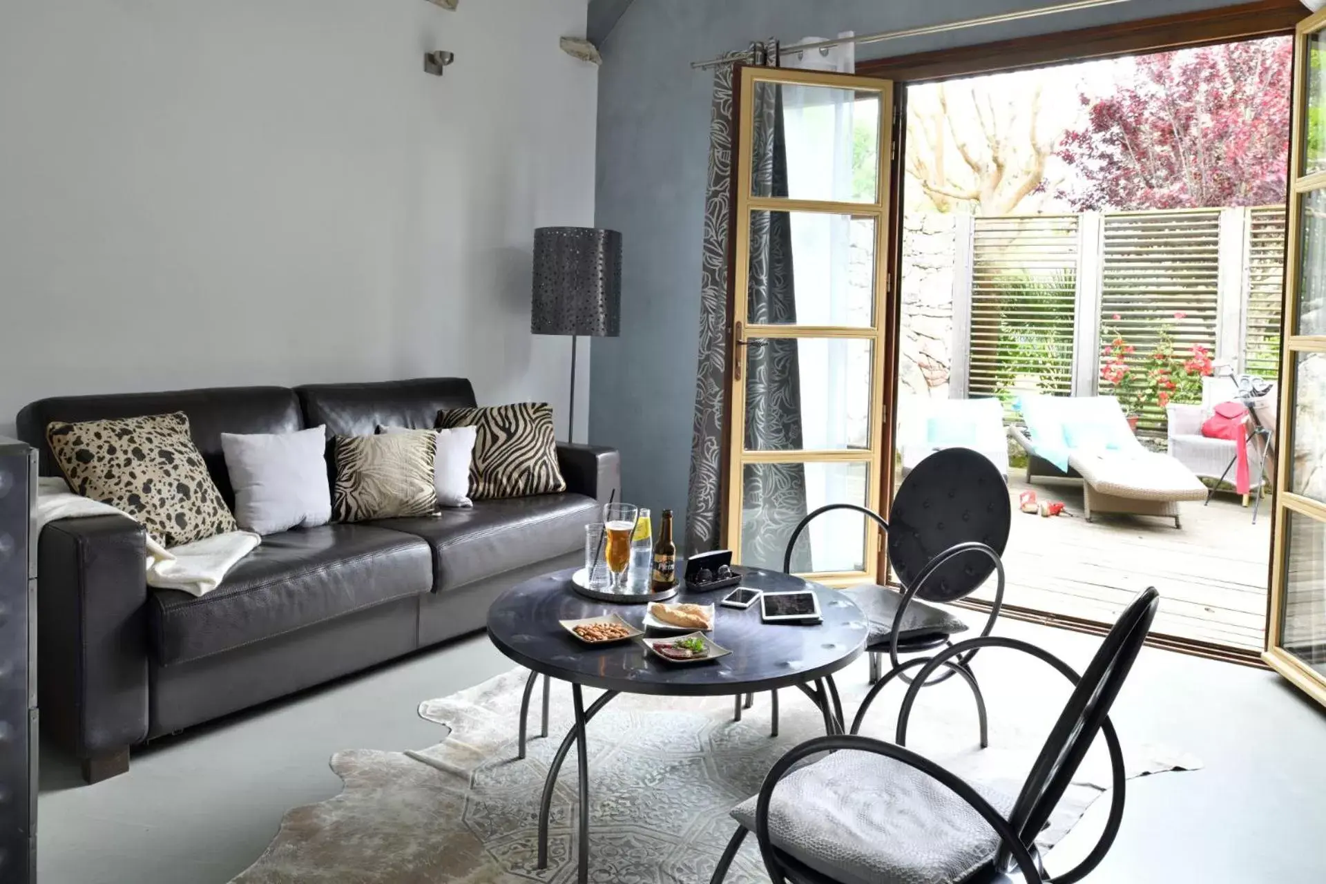 Photo of the whole room, Seating Area in Lodge de Charme A Cheda