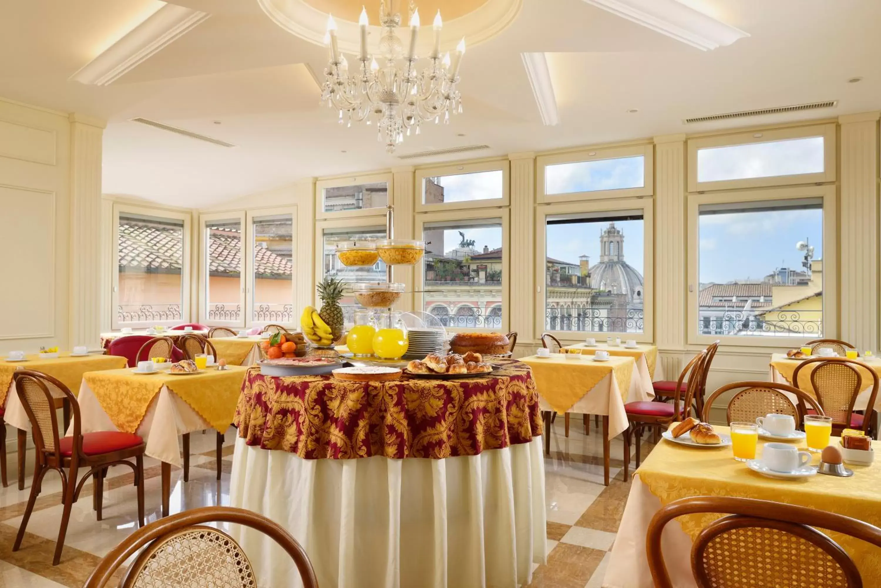 Restaurant/places to eat in Hotel Bolivar Restaurant/places to eat in Hotel Bolivar