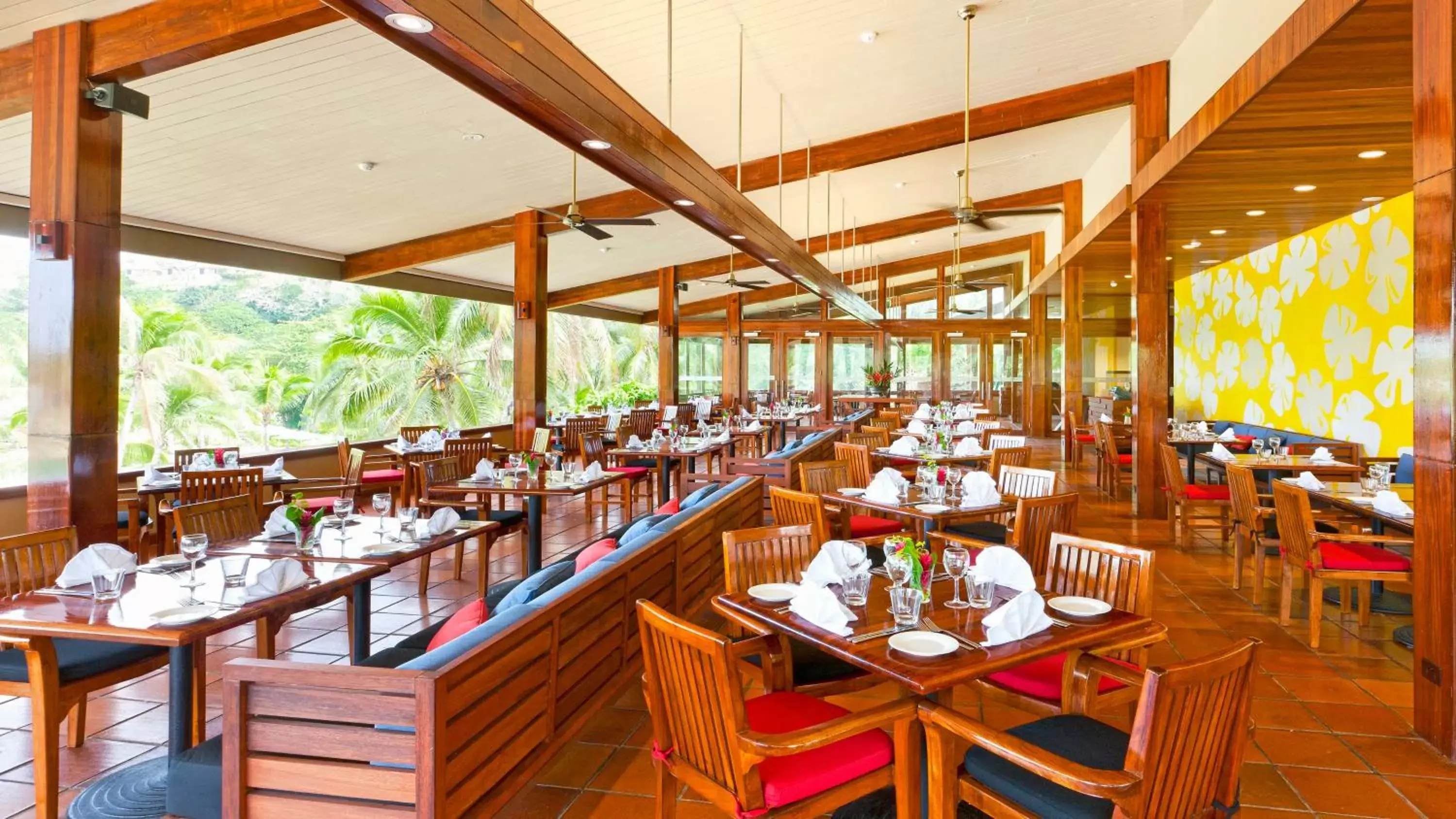 Restaurant/Places to Eat in Holiday Inn Resort Vanuatu, an IHG Hotel