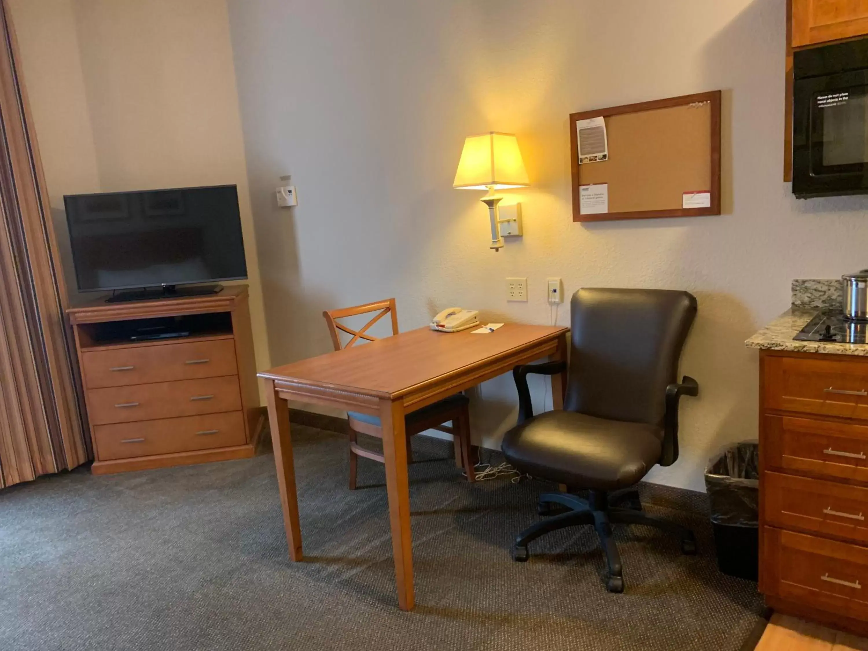 Photo of the whole room, TV/Entertainment Center in Candlewood Suites Jonesboro, an IHG Hotel