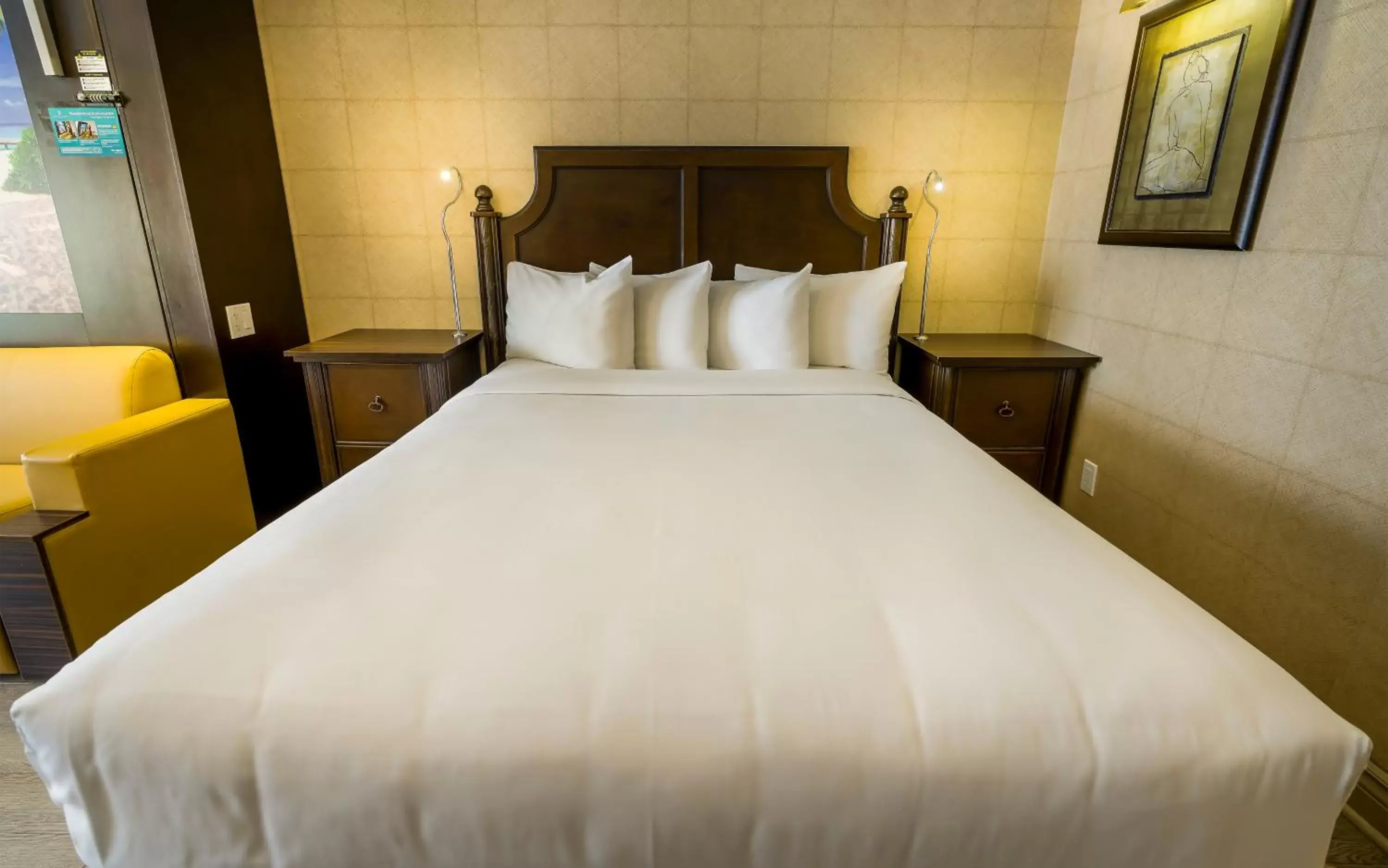 Superior Queen Room with Two Queen Beds in L'Hôtel Québec par JARO Superior Queen Room with Two Queen Beds in L'Hôtel Québec par JARO