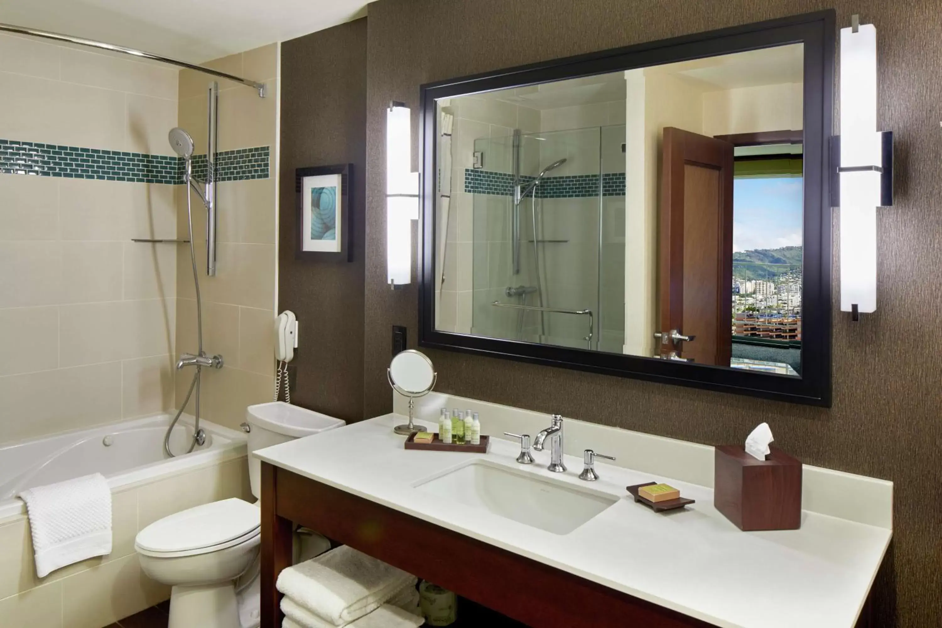 Bathroom in DoubleTree by Hilton Alana - Waikiki Beach