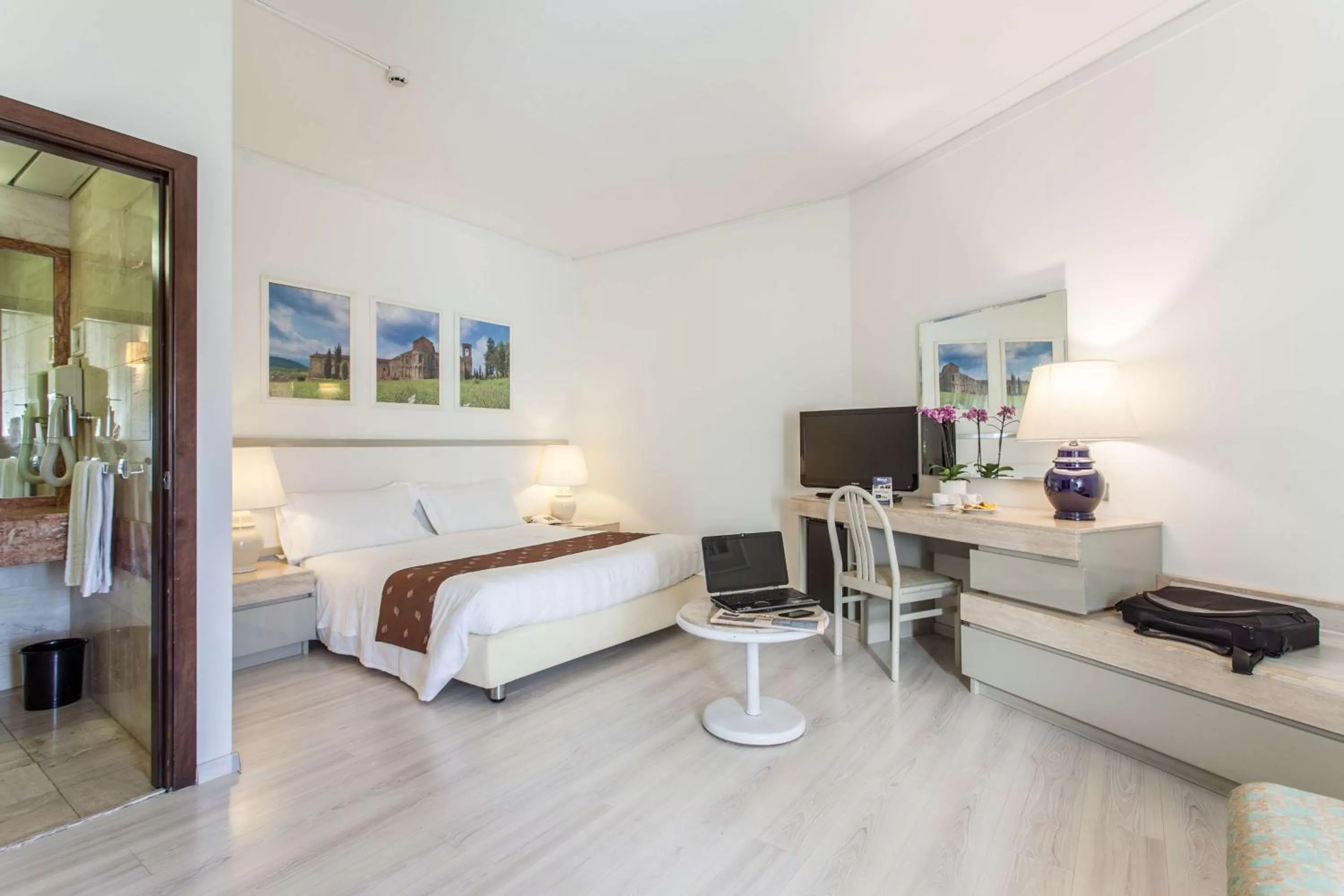 TV and multimedia, Bed in Etrusco Arezzo Hotel - Sure Hotel Collection by Best Western