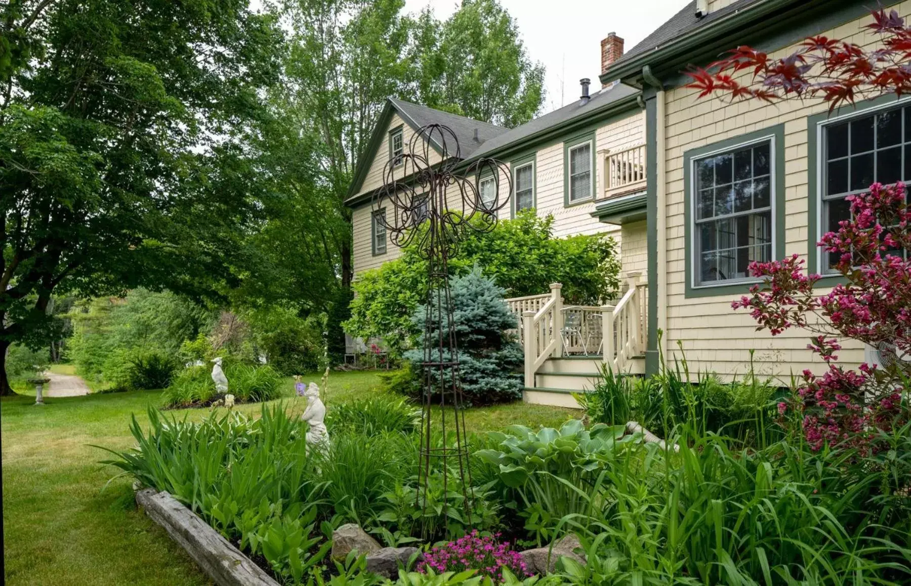 Garden, Property Building in 1802 House Bed & Breakfast