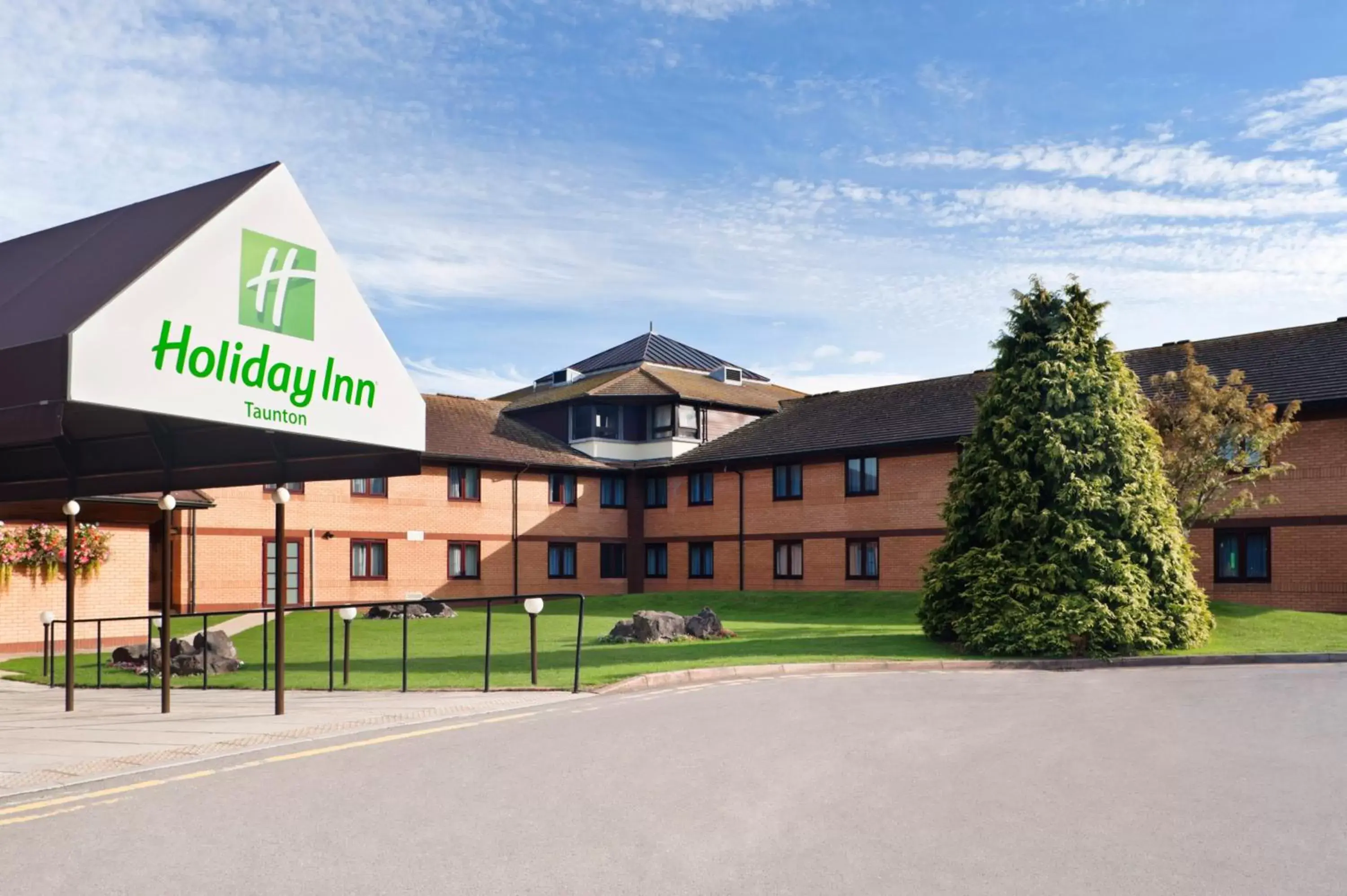 Property building in Holiday Inn Taunton M5, Jct25, an IHG Hotel