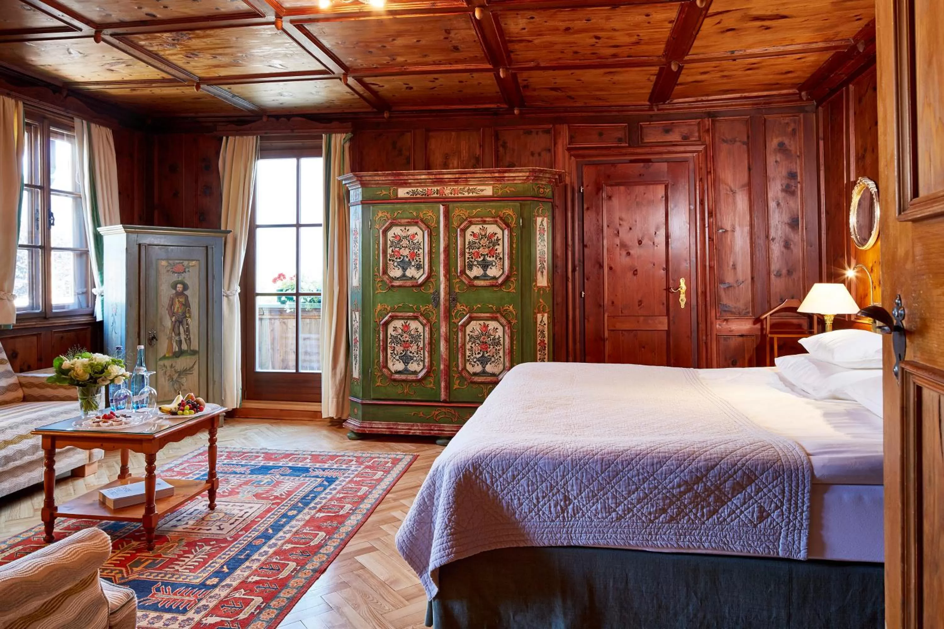 Seating area, Bed in Relais & Châteaux Hotel Tennerhof