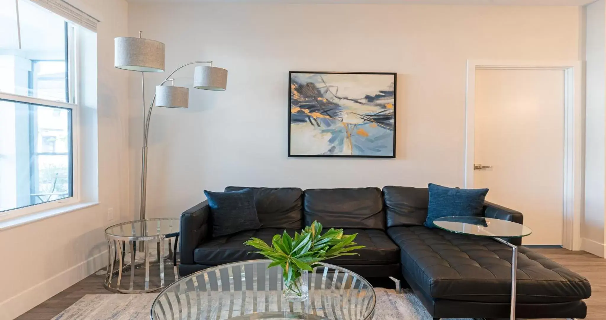 Living room, Seating Area in Westshore Apartments by Barsala