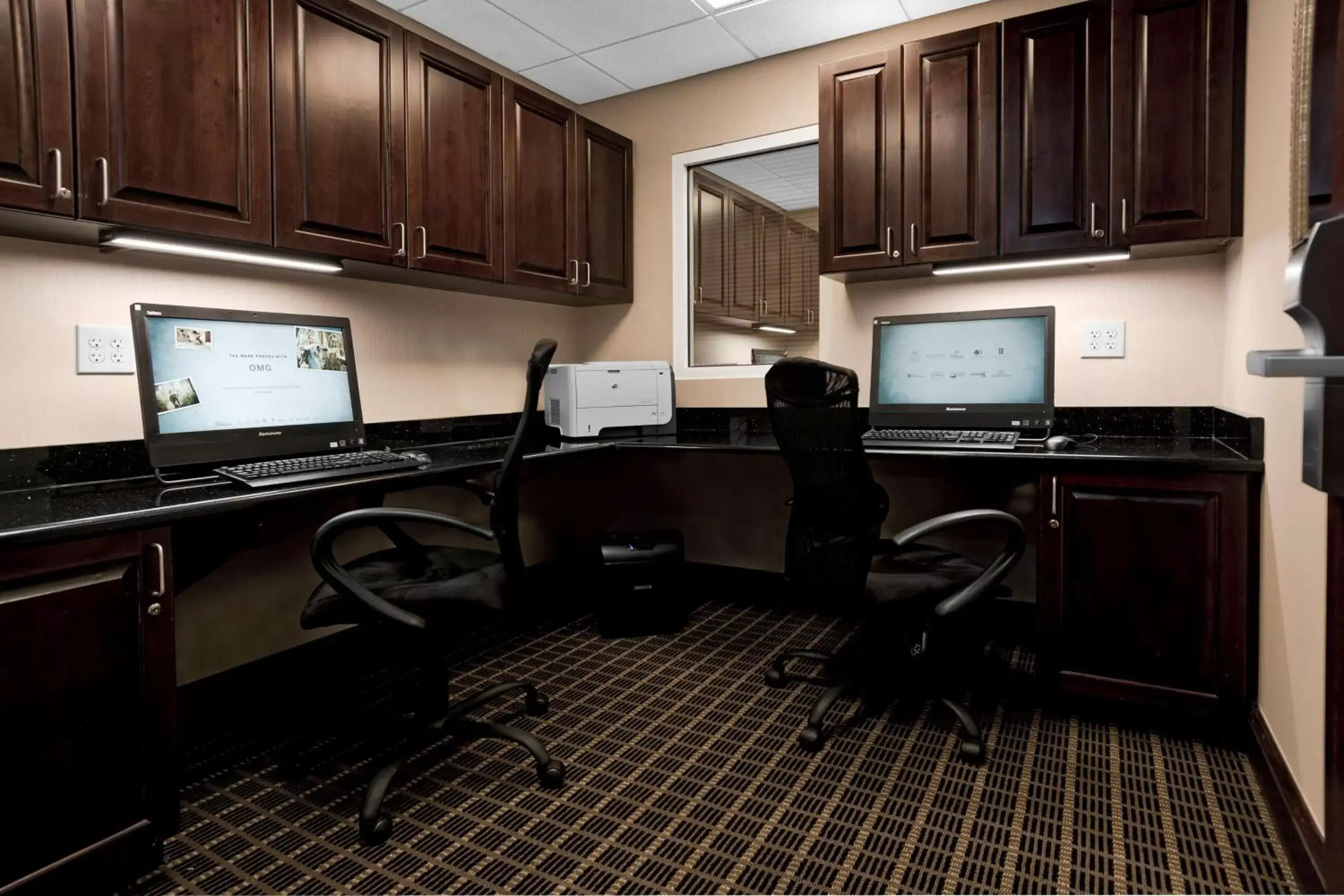 Business facilities, Business Area/Conference Room in Hampton Inn Statesville