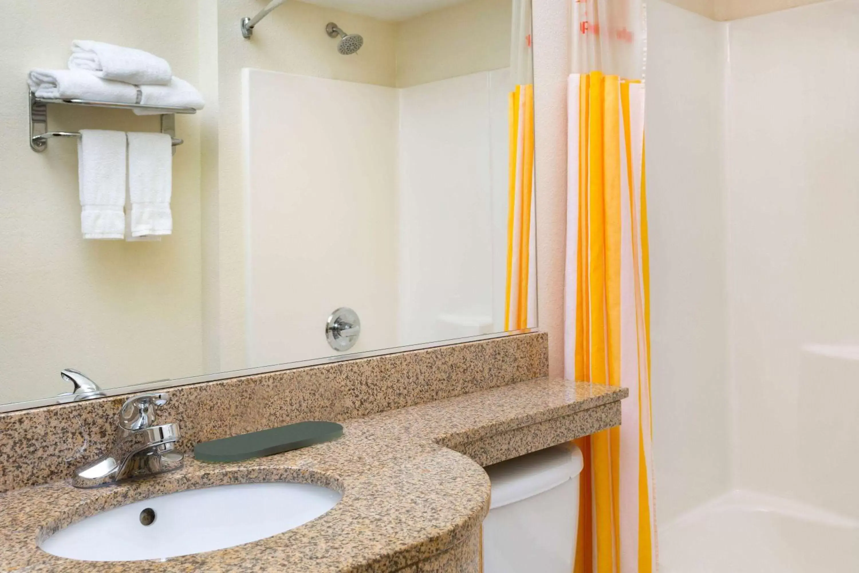 TV and multimedia, Bathroom in La Quinta Inn & Suites by Wyndham Tulare