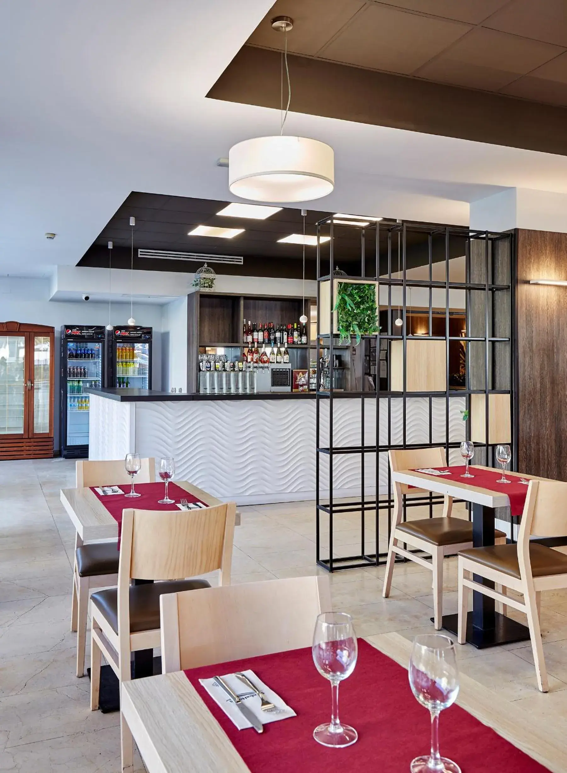 Restaurant/places to eat in Hotel Surf Mar Restaurant/places to eat in Hotel Surf Mar