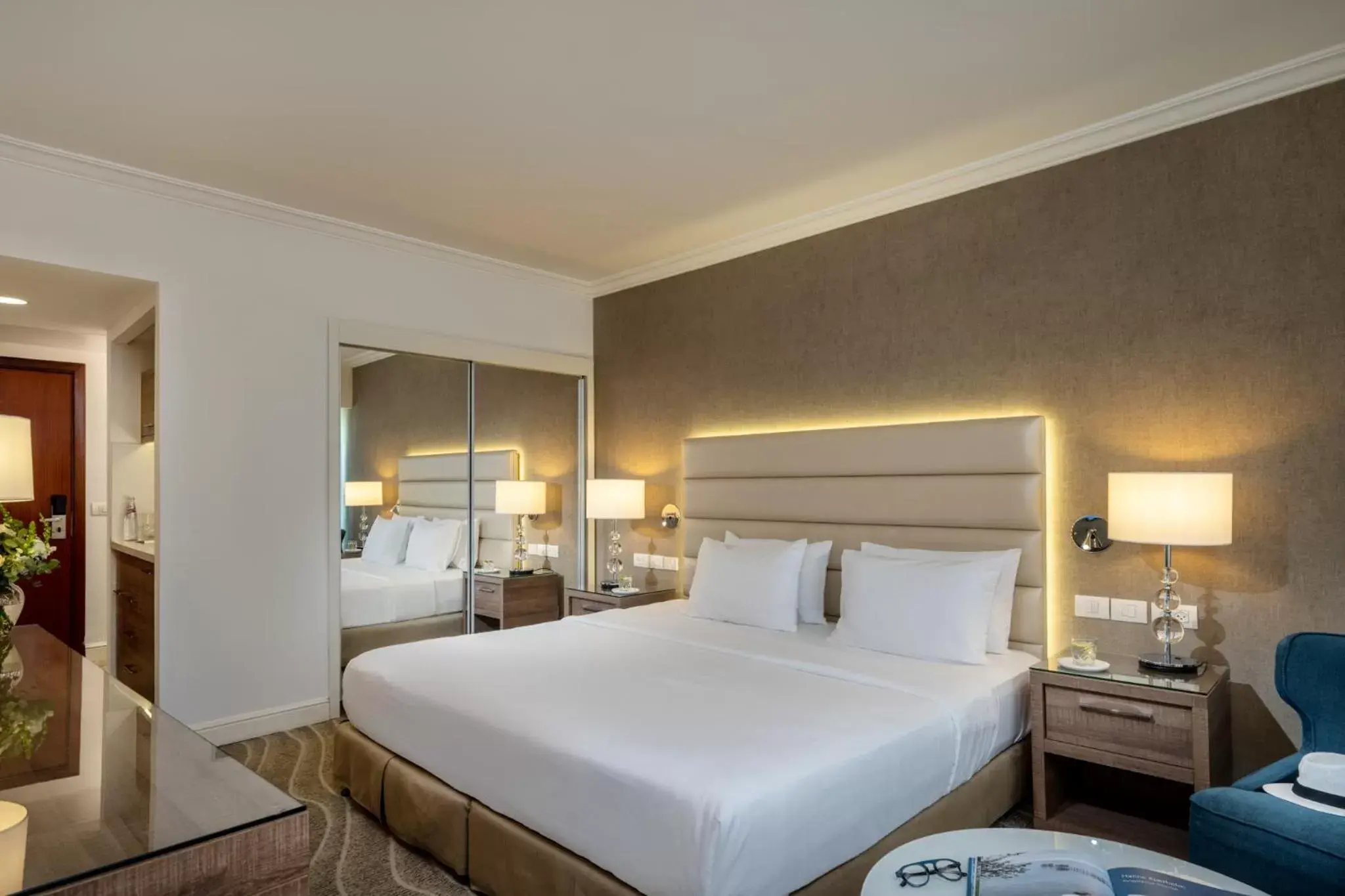 Bedroom, Bed in Queen of Sheba Eilat